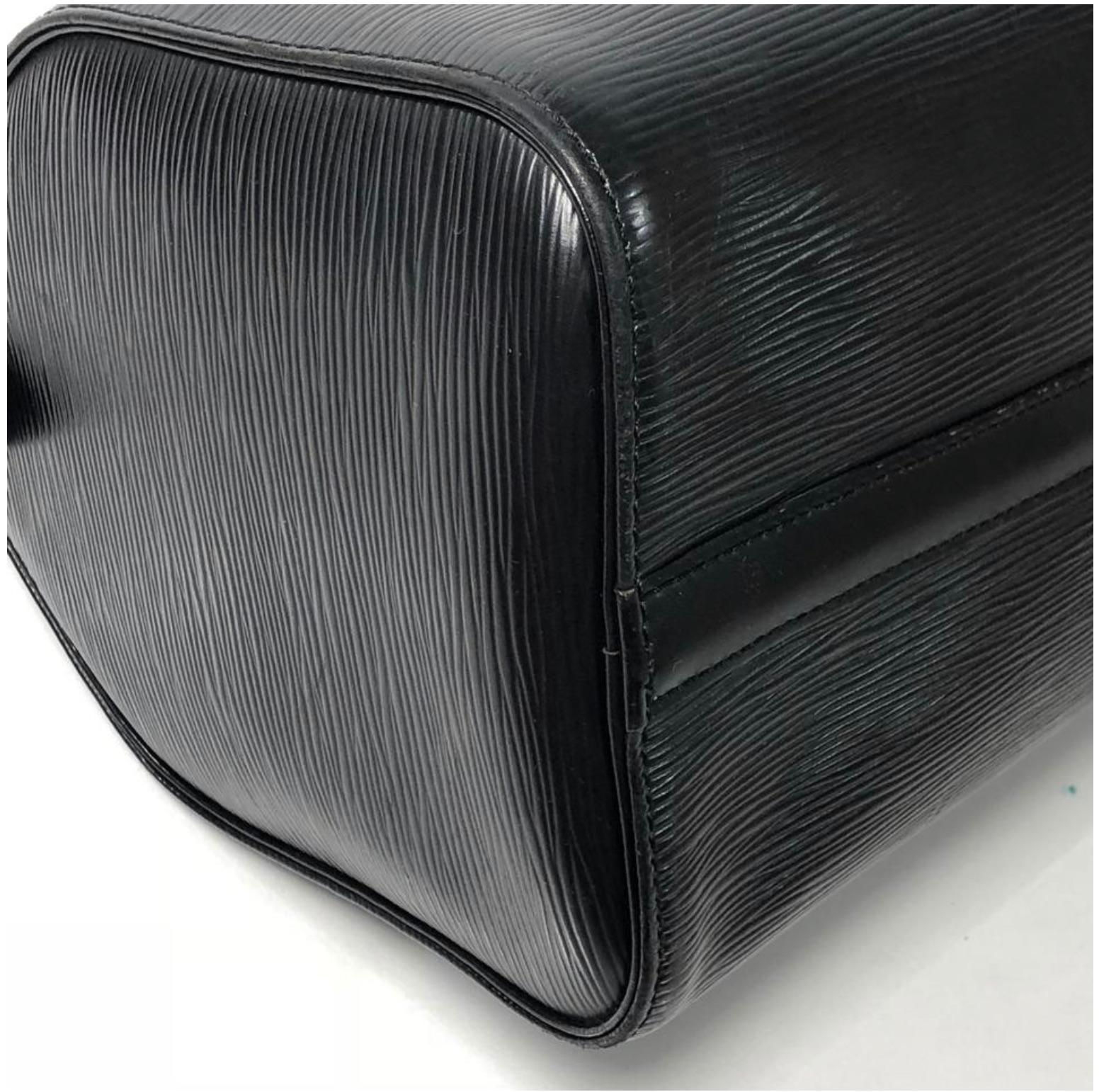 Louis Vuitton Epi Speedy 25 in Black Satchel Handbag For Sale 6