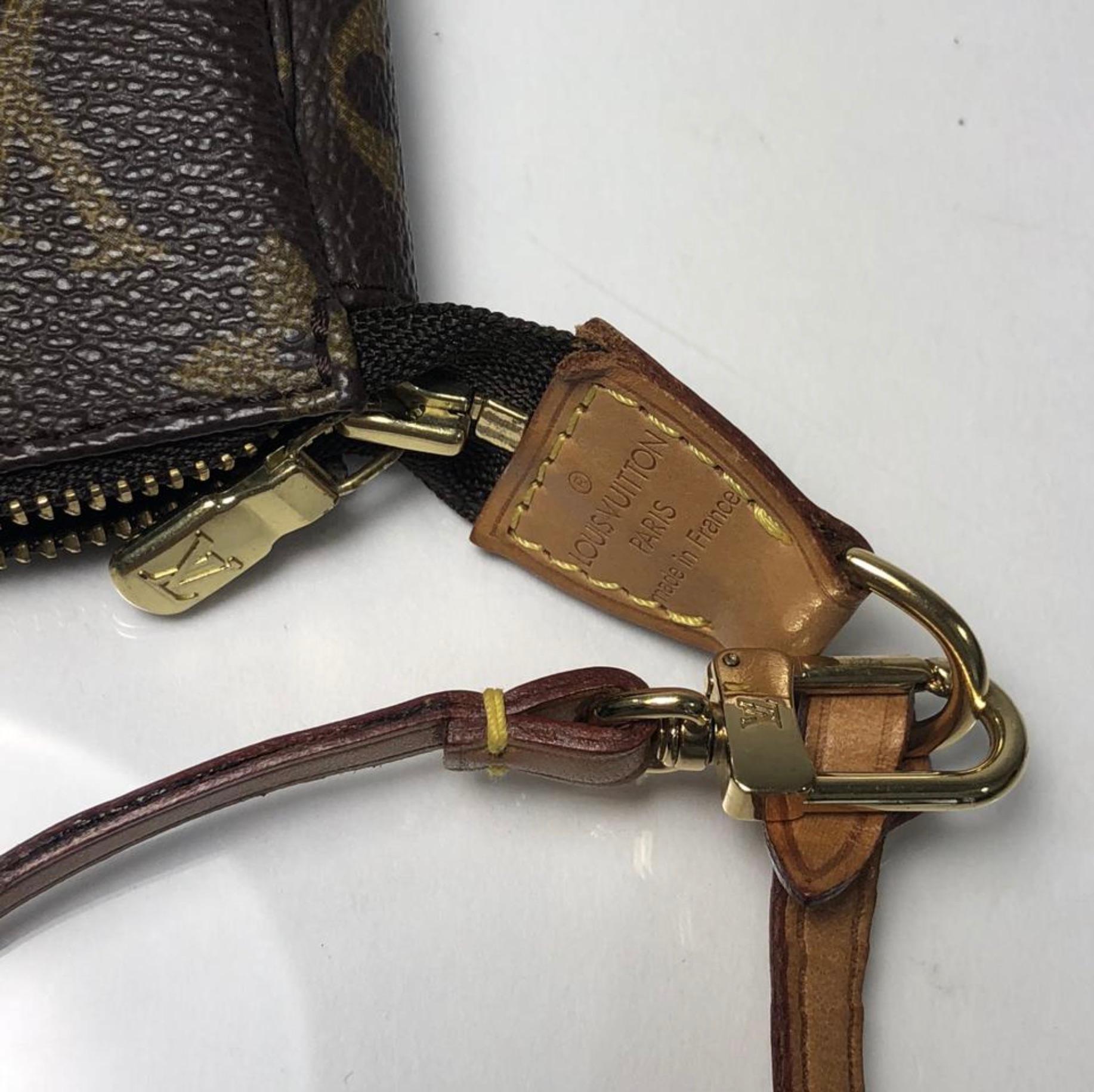  Louis Vuitton Monogram Pochette Accessories Wristlet Handbag For Sale 2