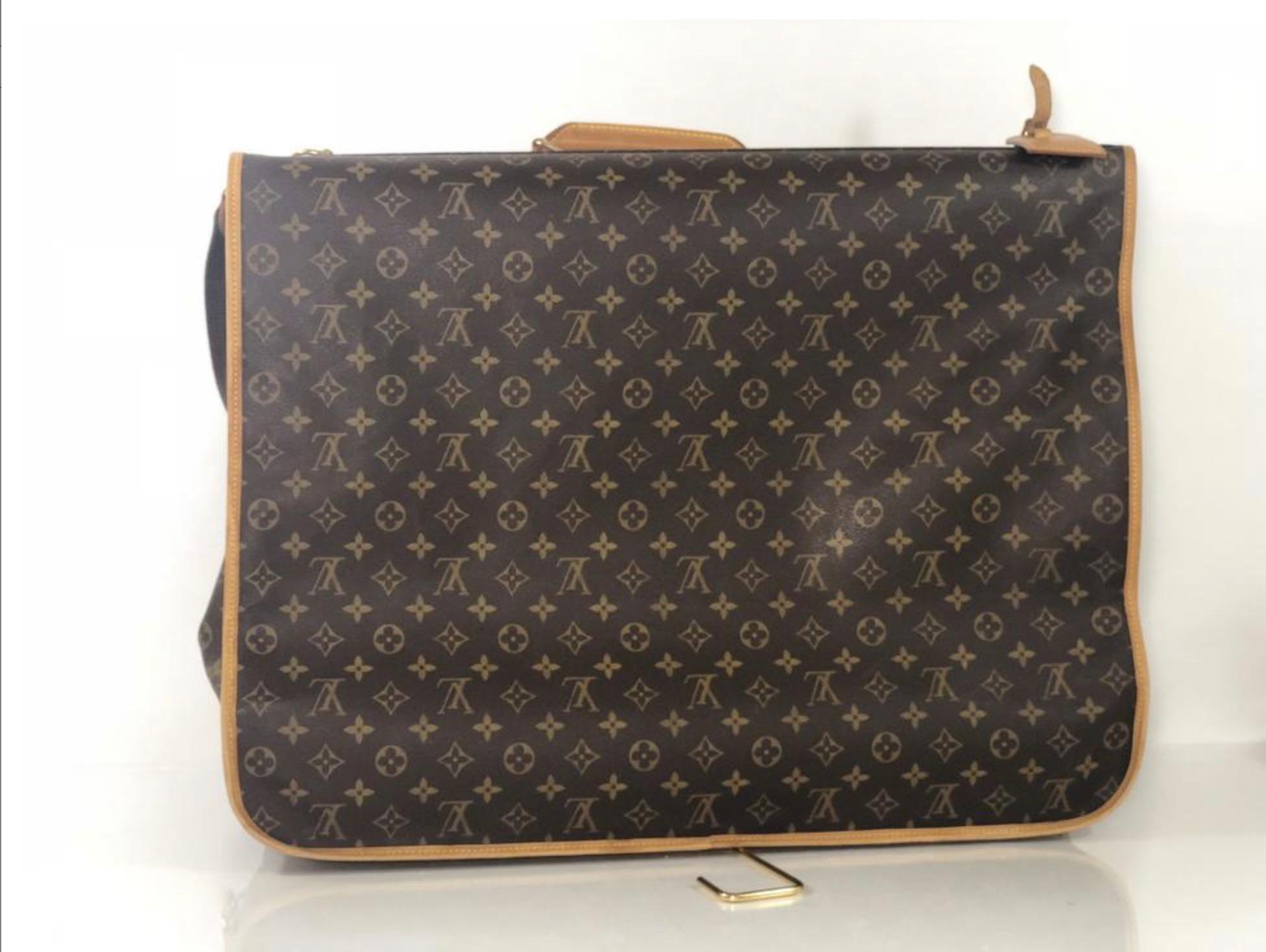 Louis Vuitton Monogram Portable Cabine Garment Cover Travel Handbag In Good Condition For Sale In Saint Charles, IL