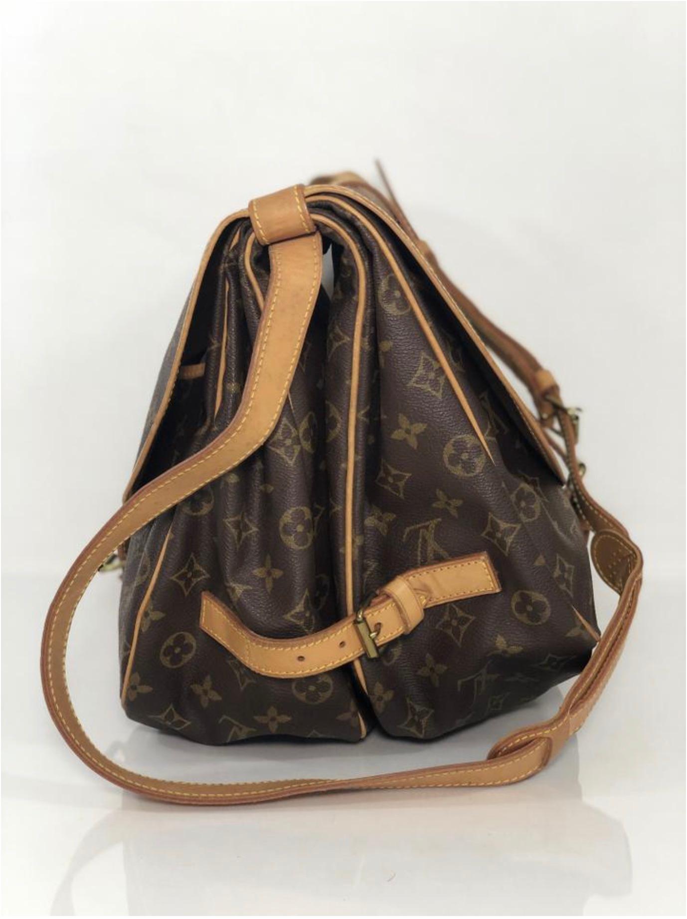  Louis Vuitton Monogram Saumur 35 Crossbody Shoulder Handbag In Good Condition For Sale In Saint Charles, IL
