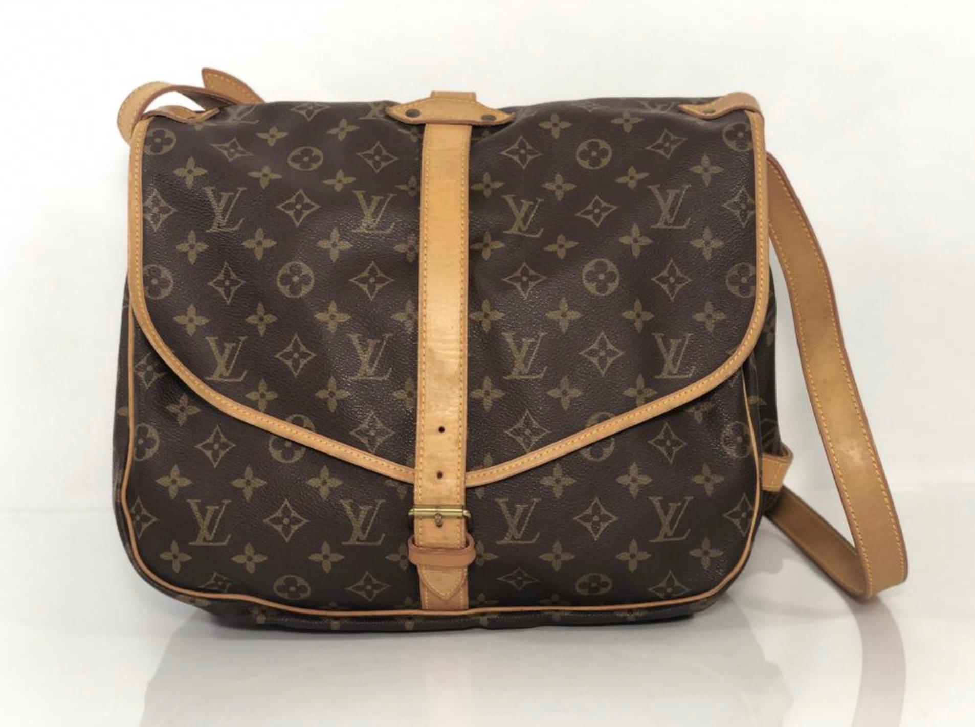 Women's or Men's  Louis Vuitton Monogram Saumur 35 Crossbody Shoulder Handbag For Sale