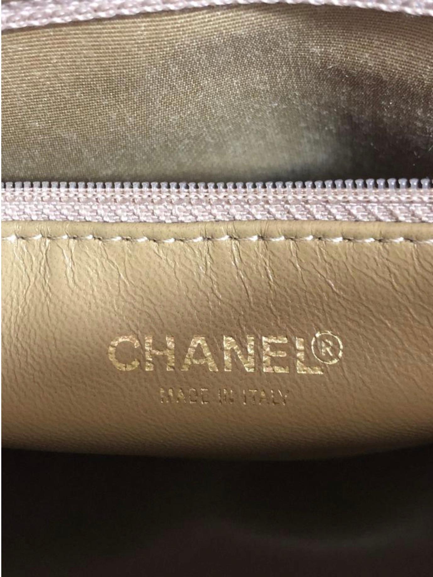 Chanel Caviar Leather Medallion with Gold Hardware in Beige Shoulder Handbag For Sale 5