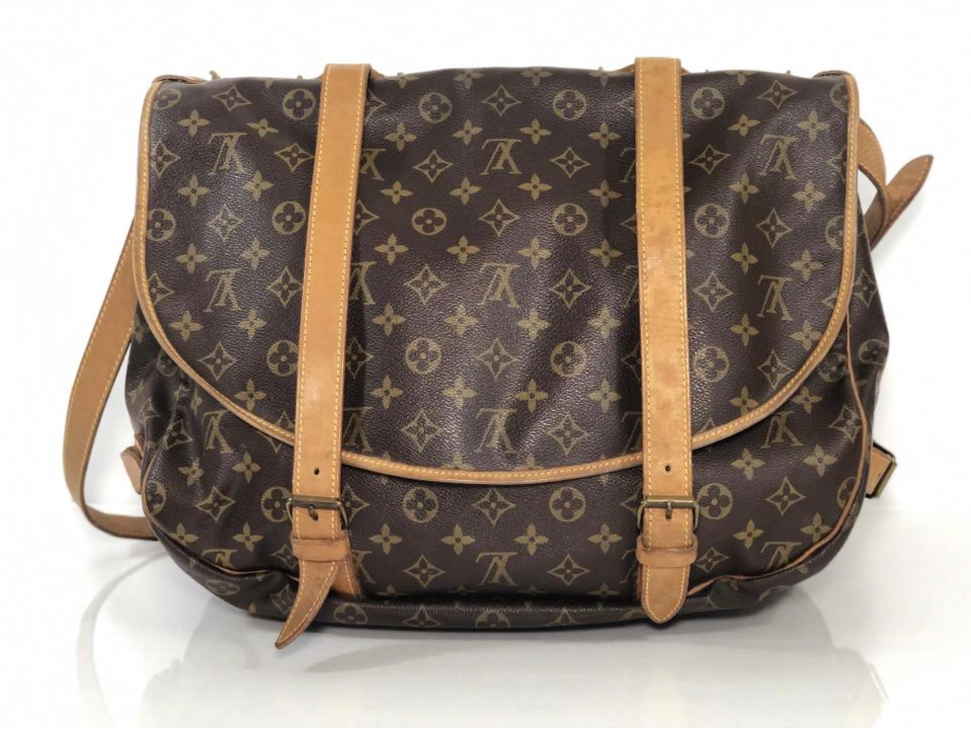 Louis Vuitton Monogram Saumur 43 Crossbody Shoulder Handbag In Good Condition For Sale In Saint Charles, IL