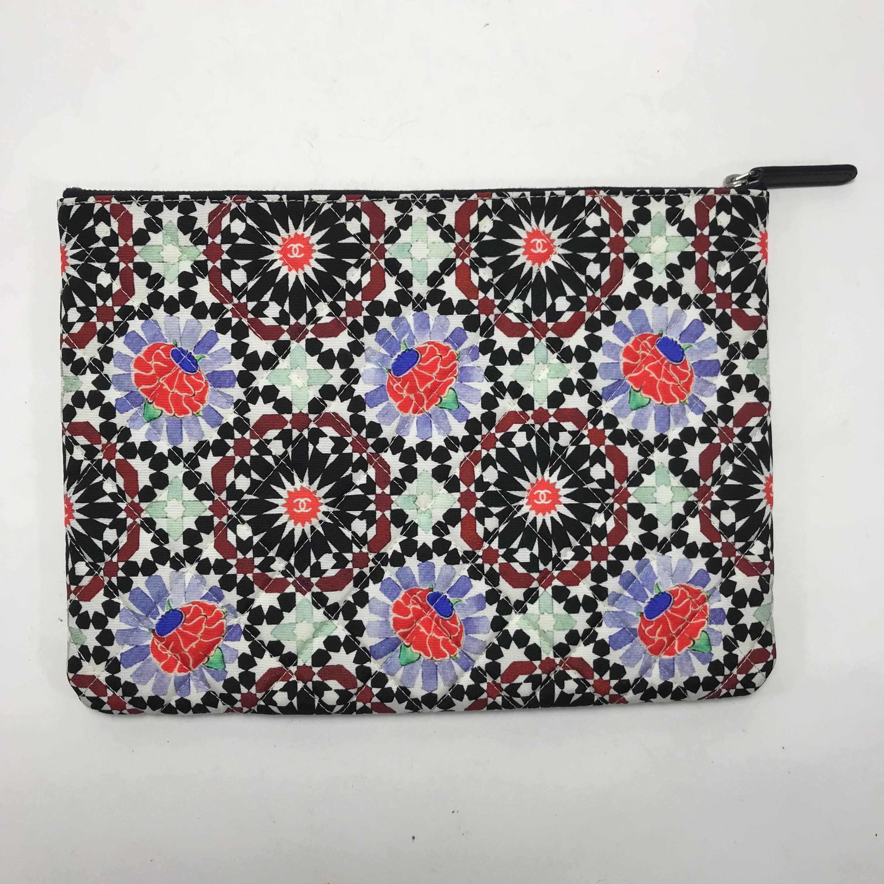 Chanel Dubai O Clutch Kaleidoscope Floral and Diamond Pattern In New Condition For Sale In Saint Charles, IL
