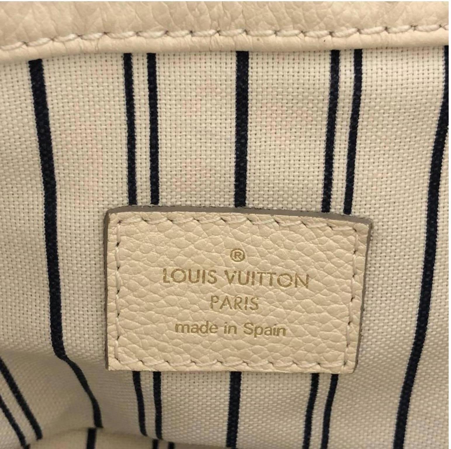 Louis Vuitton Empriente Artsy MM in Neige Hobo Bag For Sale 6