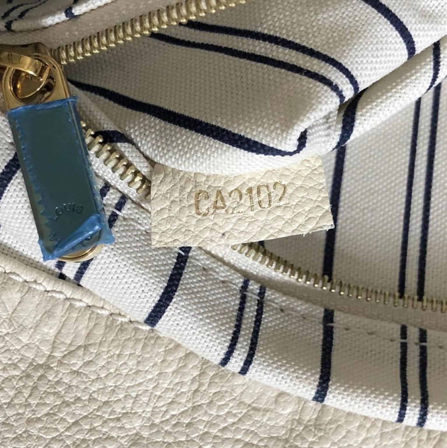Louis Vuitton Empriente Artsy MM in Neige Hobo Bag For Sale 7
