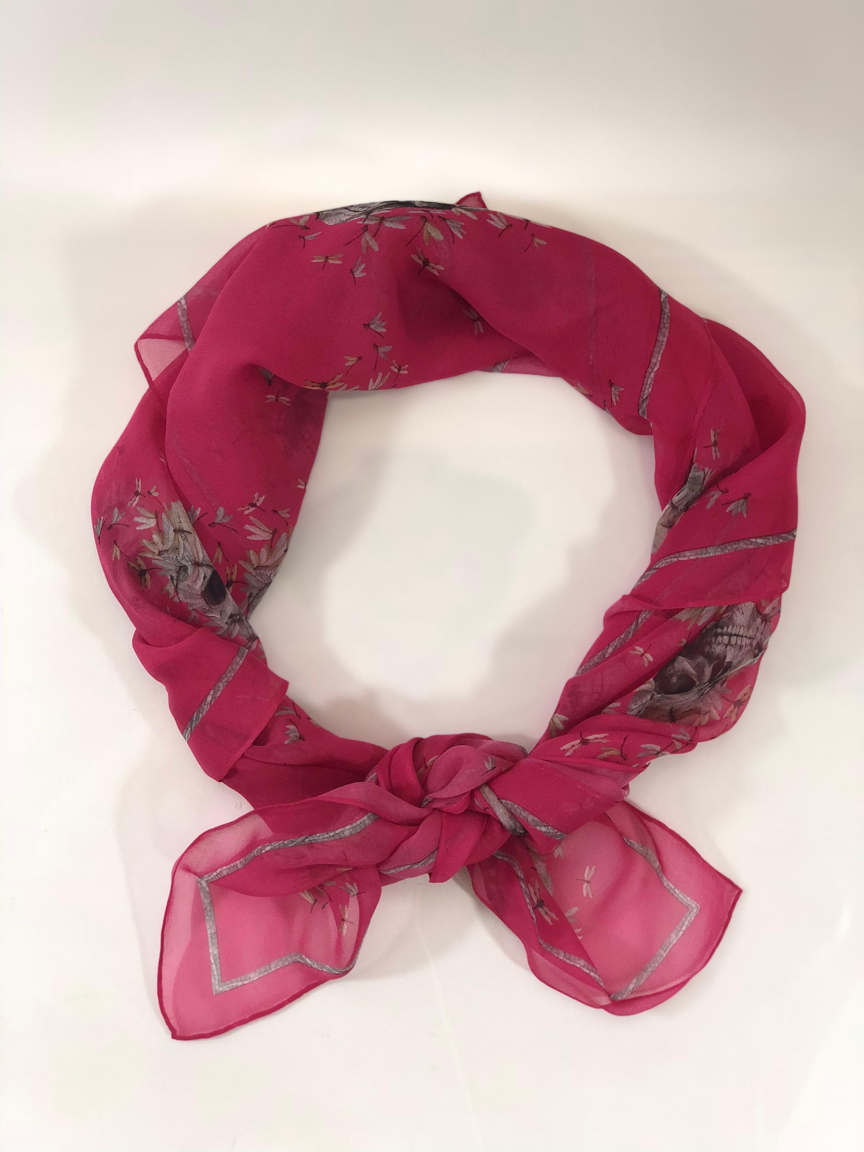 MODEL - Alexander McQueen Silk Chiffon Skull Scarf in Pink

CONDITION - Exceptional.

SKU - 2205

ORIGINAL RETAIL PRICE - $350 + tax (Approx.)

DIMENSIONS - L36.5 x H36.5 x D.01

MATERIAL - Silk

COMES WITH - No Additional Accessories

AVAILABLE IN