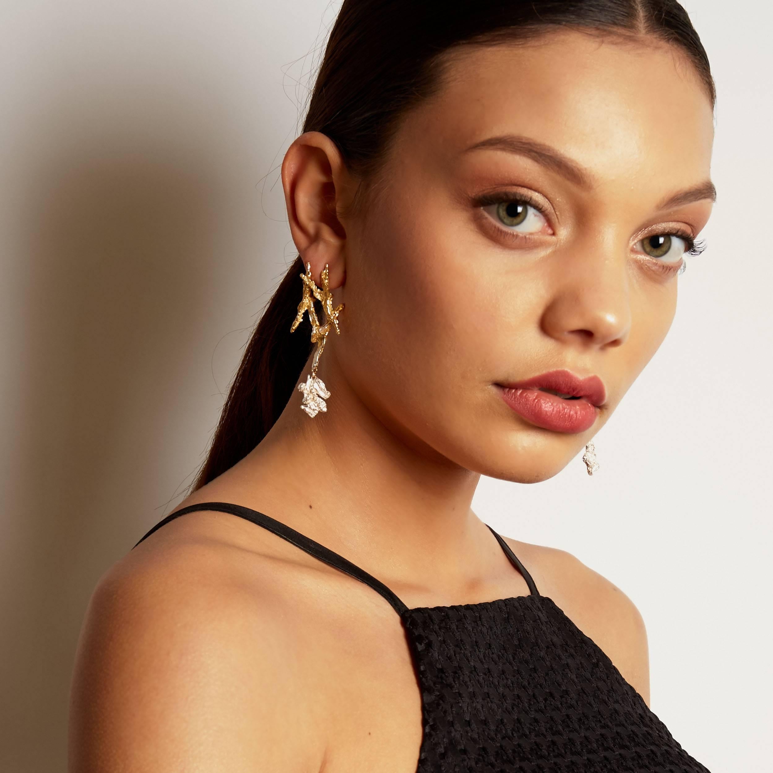 Loveness Lee - Ailin - Gold and Silver Dangle Drop Textured Earrings In New Condition For Sale In London, GB