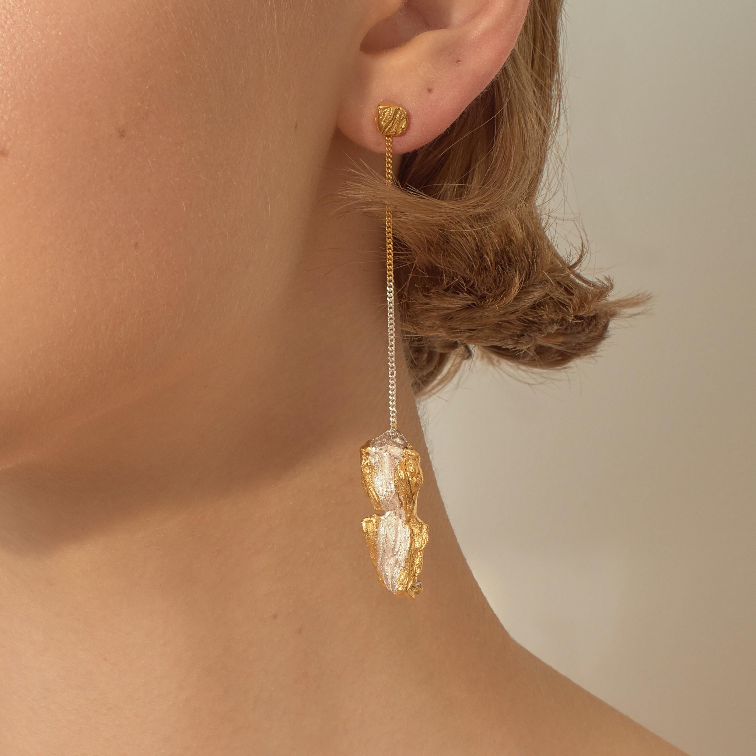 Loveness Lee - Cascade - Gold and Silver Dangle Drop Textured Earrings In New Condition For Sale In London, GB