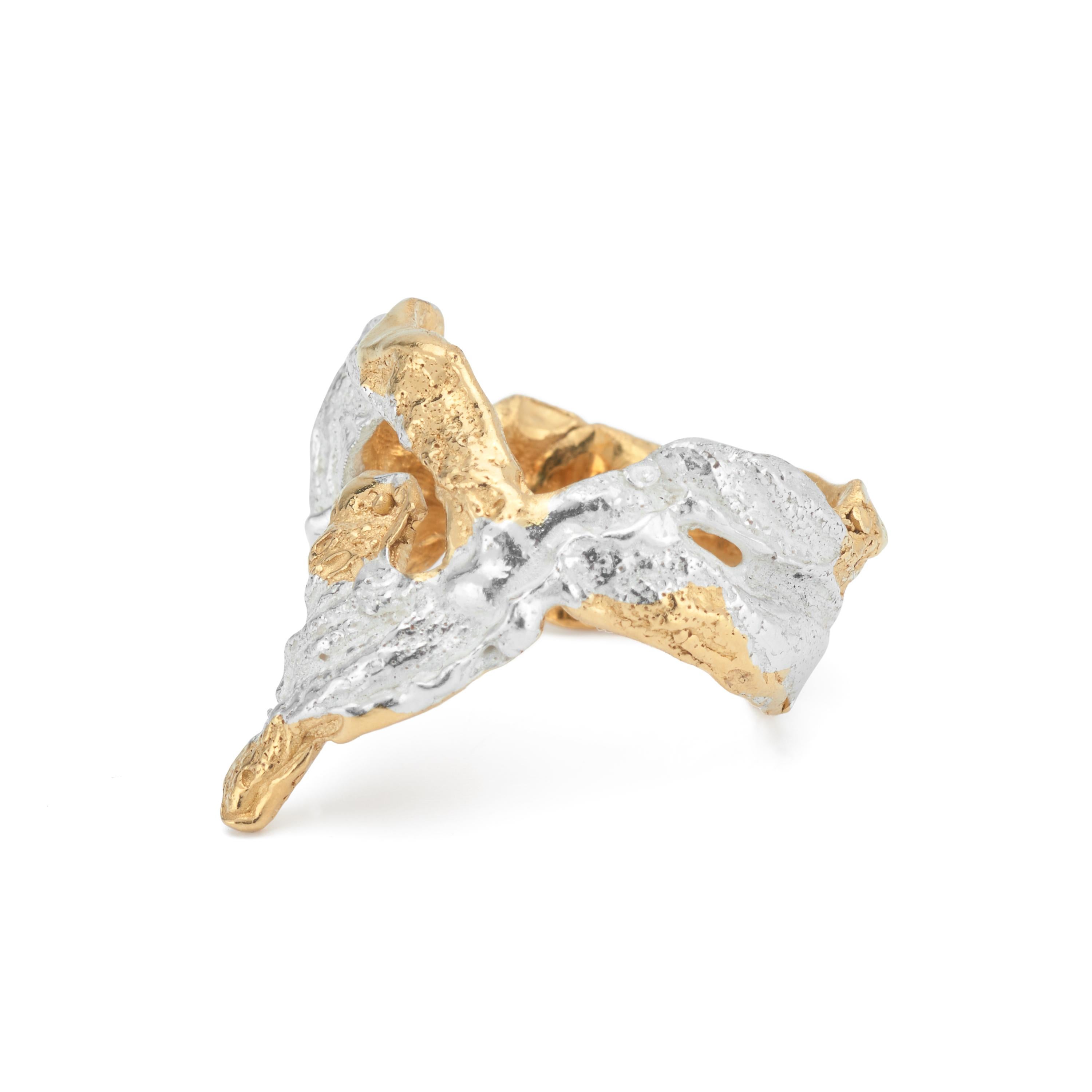 Ela is Hebrew for ‘oak’, a tree symbolising strength, fortitude, and optimism. The twisting shape and distinctive knotted surface of this ring echo the spiral leaf patterns and gnarled bark texture of the oak tree: rugged but beautiful, each groove