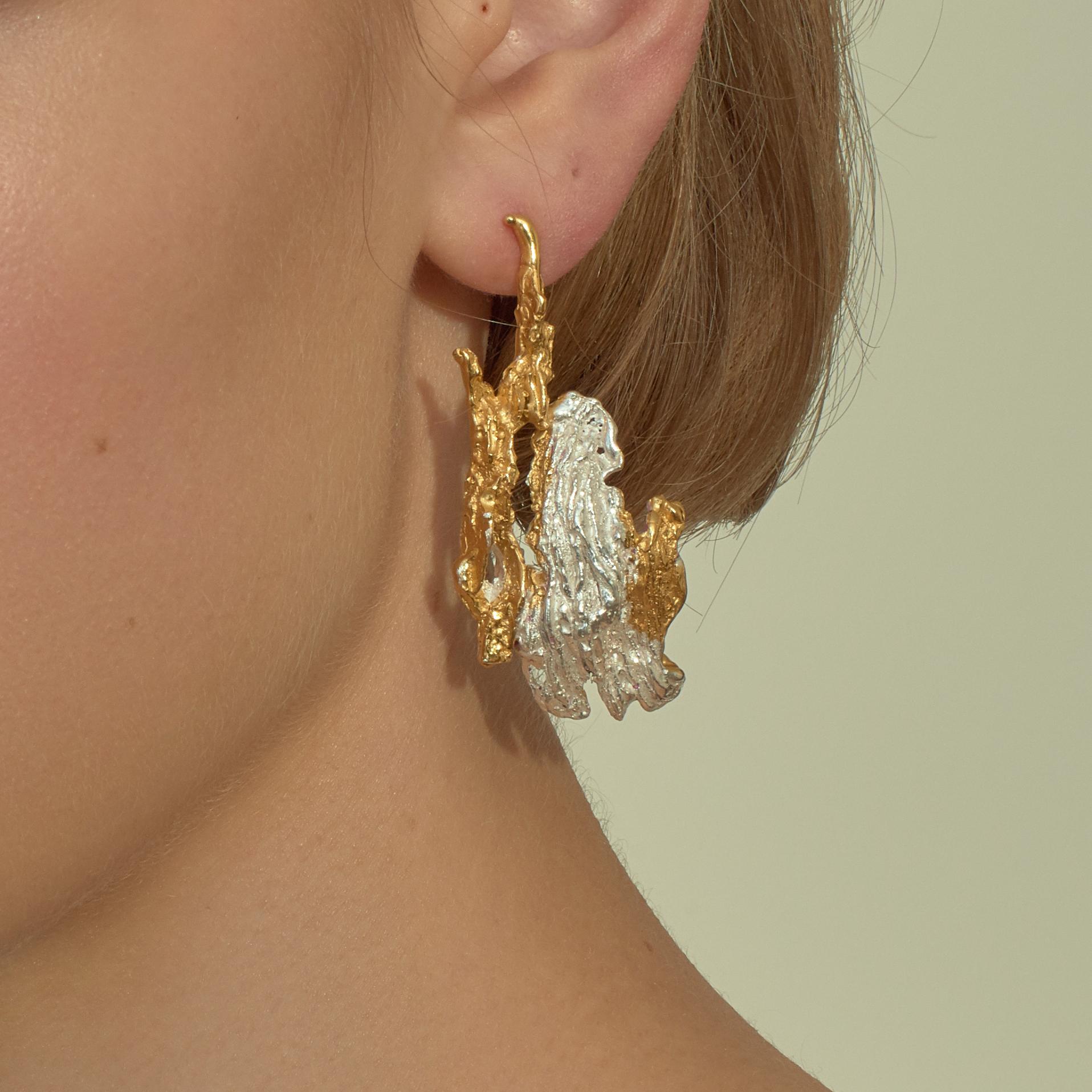 Contemporary Loveness Lee - Sequoia -  Small Gold and Silver Drop Textured Earrings For Sale