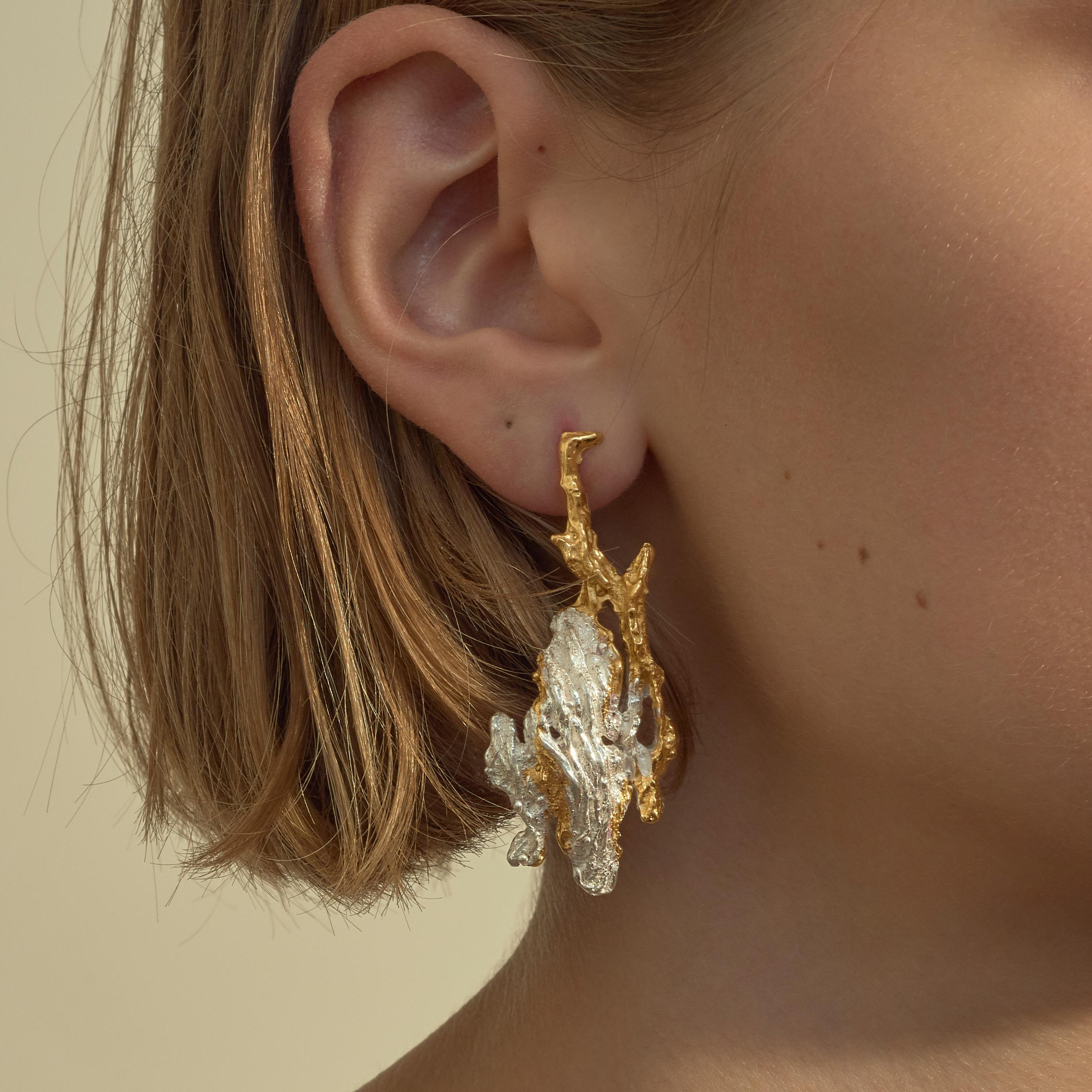 Loveness Lee - Sequoia -  Small Gold and Silver Drop Textured Earrings In New Condition For Sale In London, GB