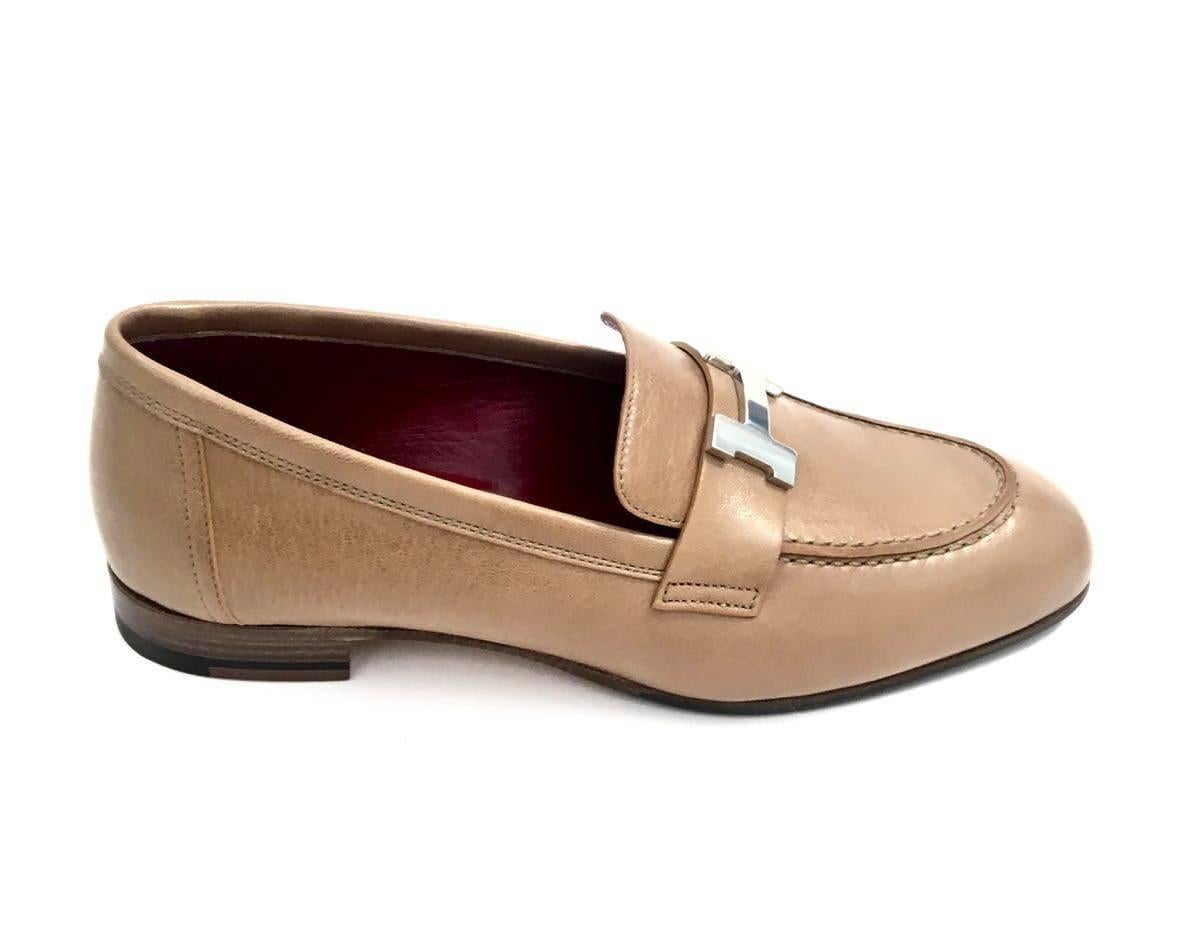 Mocassini Hermes 
Paris model
Kidskin, palladium-plated H buckle, leather lining and insole, leather sole
Color: taupe , brand new in box.
Made in Italy 
Size 35 1/2 EU 
Size 1,5 UK
Size 6 US