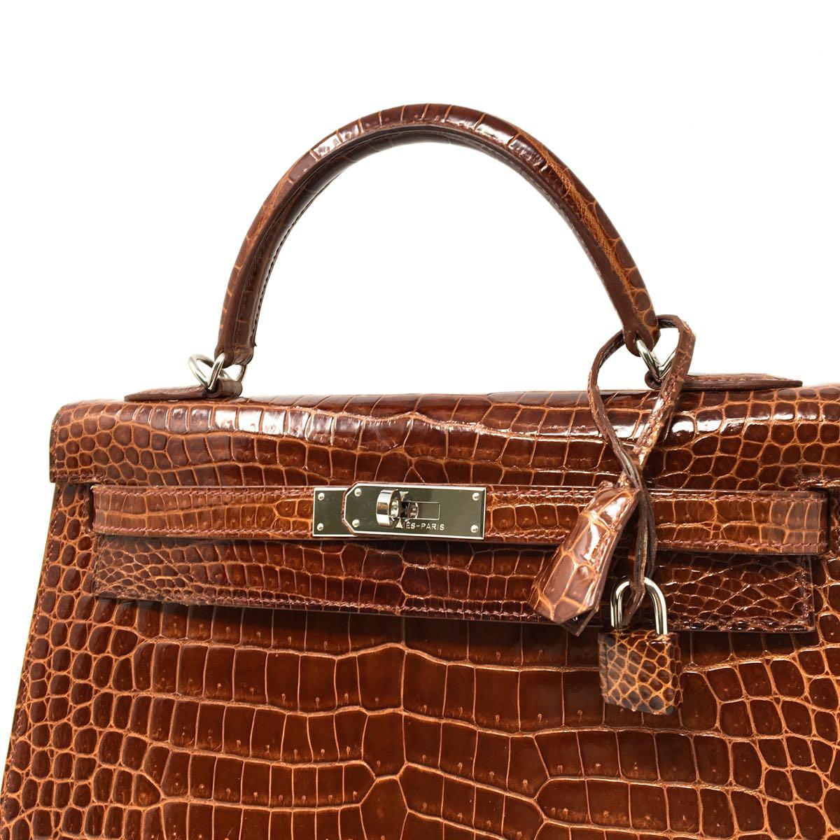Hermes Sac Kelly 32 Sellier Croco Porosus Miel Leather. Silver hardware. The interior is in brown smooth lamb leather with three flat pockets.   Stamp M, year 2009. Included : Zipper, clochette, keys padlocks and envoice.  In very good condition.