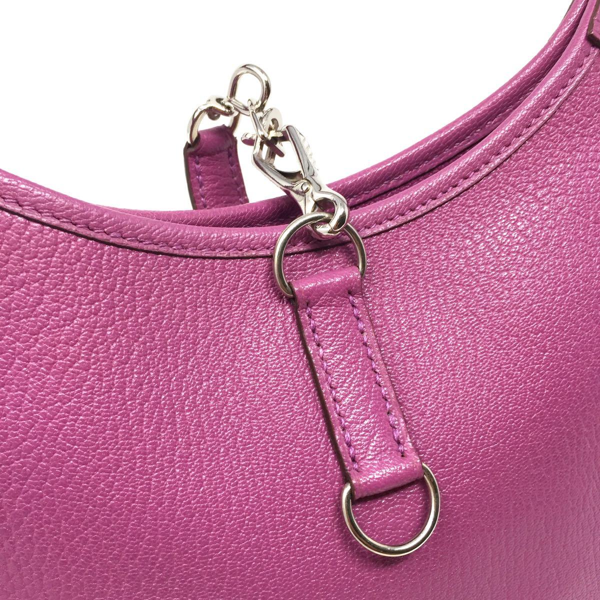 Very Particular model Hermès Cyclamen Chevre Mysore Leather Trim 24, very good condition,
year 2004 H in a square. 
Dust bag included. 
Dimensions : 24 x 24 cm 