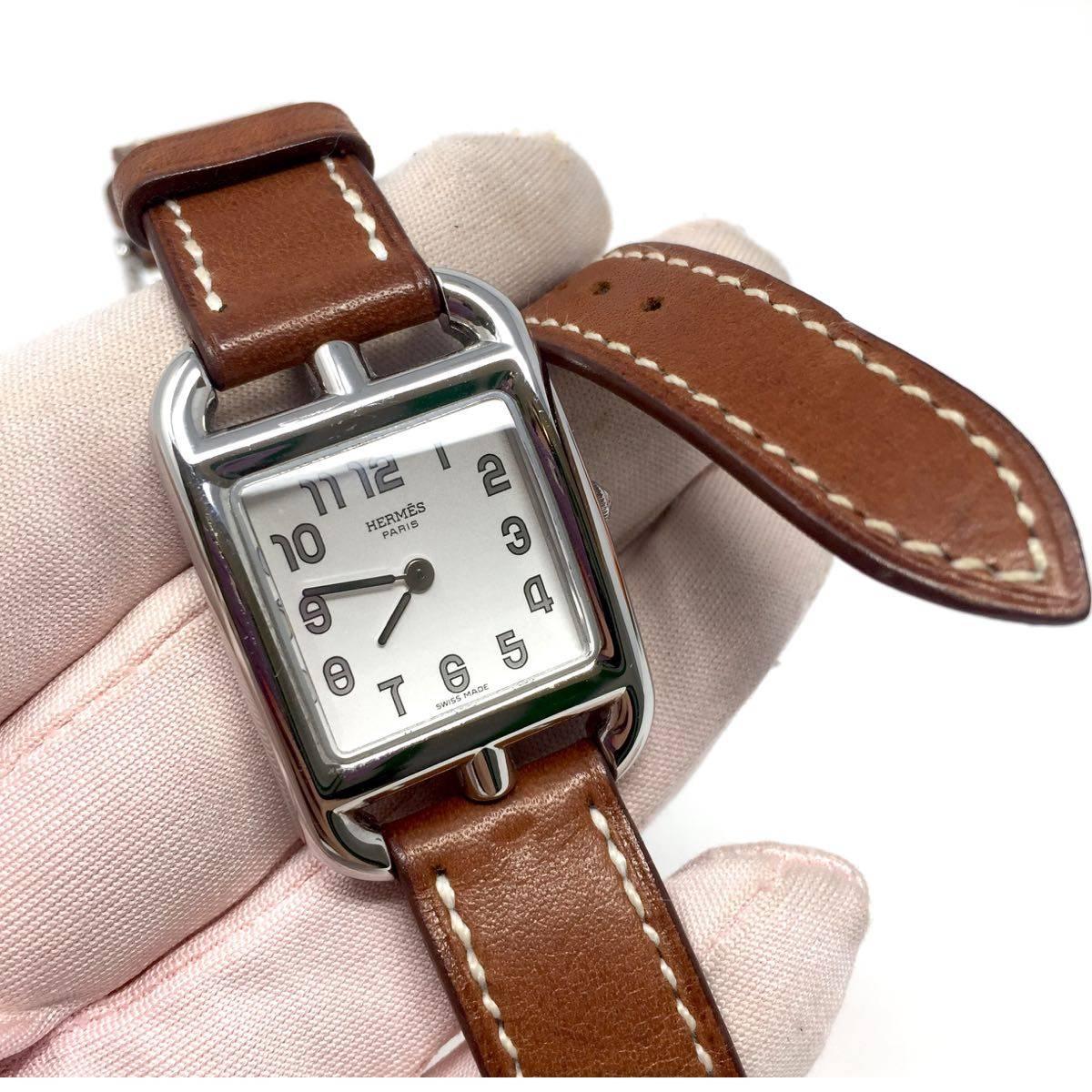 Hermes Paris watch, a great Medium double strap 'cape cod' Hermes watch from the 2006. Quartz movement. Strap in veau barenia gold, hdw silver. Very Good Condition. Total length 36 cm 
