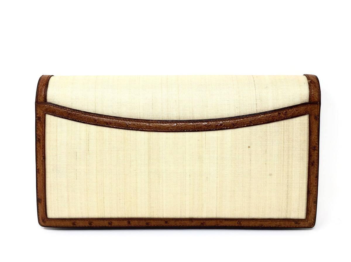 Hermes Vintage Clutch Bag in beige horsehair and gold ostrich leather.
Year 1978 ,stamp H in a circle, in excellent condition.
Very rare piece, very elegant by hand.
Inside guanteria lamb , one zip pocket. 
Dimensions : 26.0 x 14.5 x 2.5 cm 