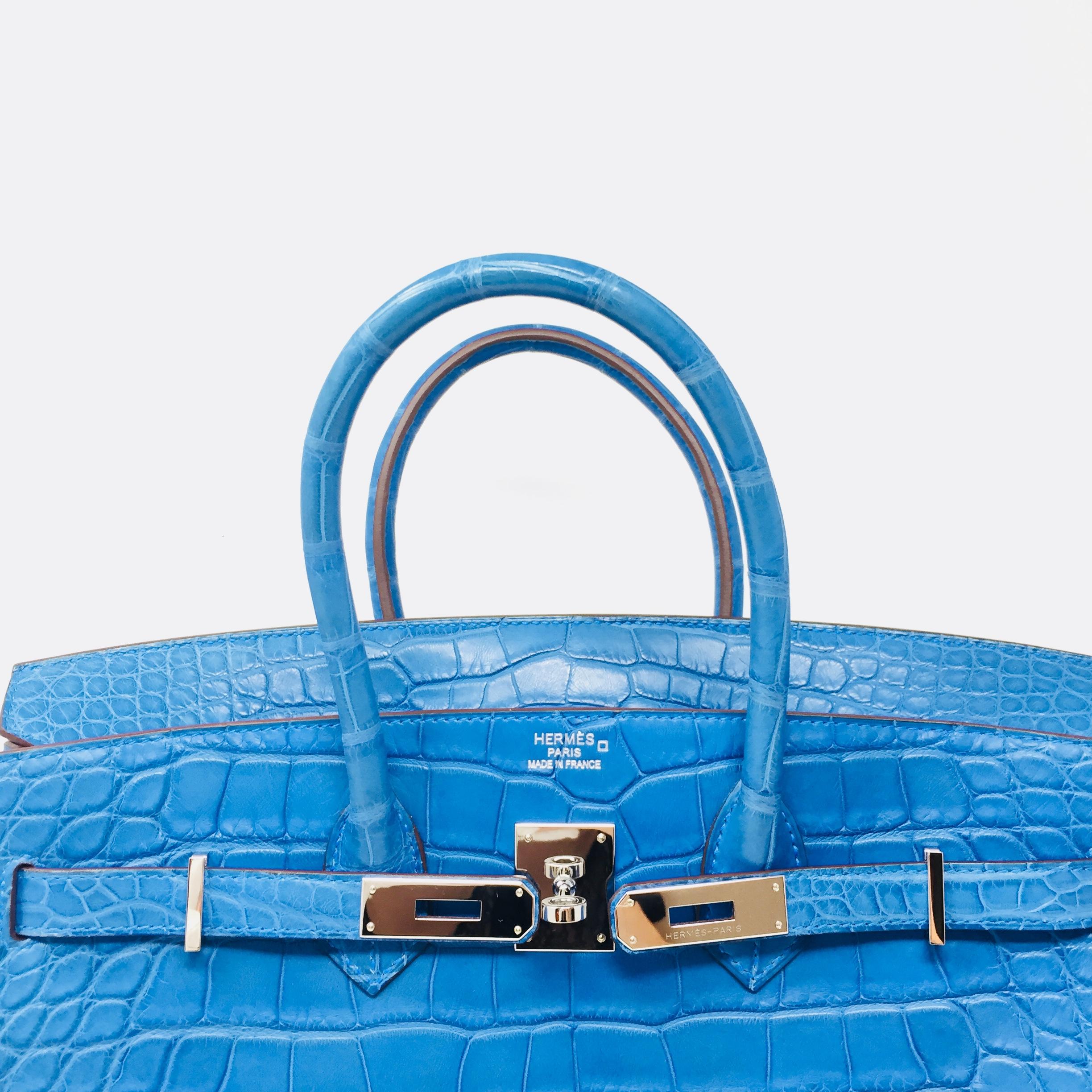 Enjoy Mykonos blue with this exclusive Hermes Bag, made of alligator leather that contributes to its luxurious design. The tone-on-tone Chevre Leather Inside. The bag is an amazing and Rare piece of 2012 in the exotic alligator leather of the