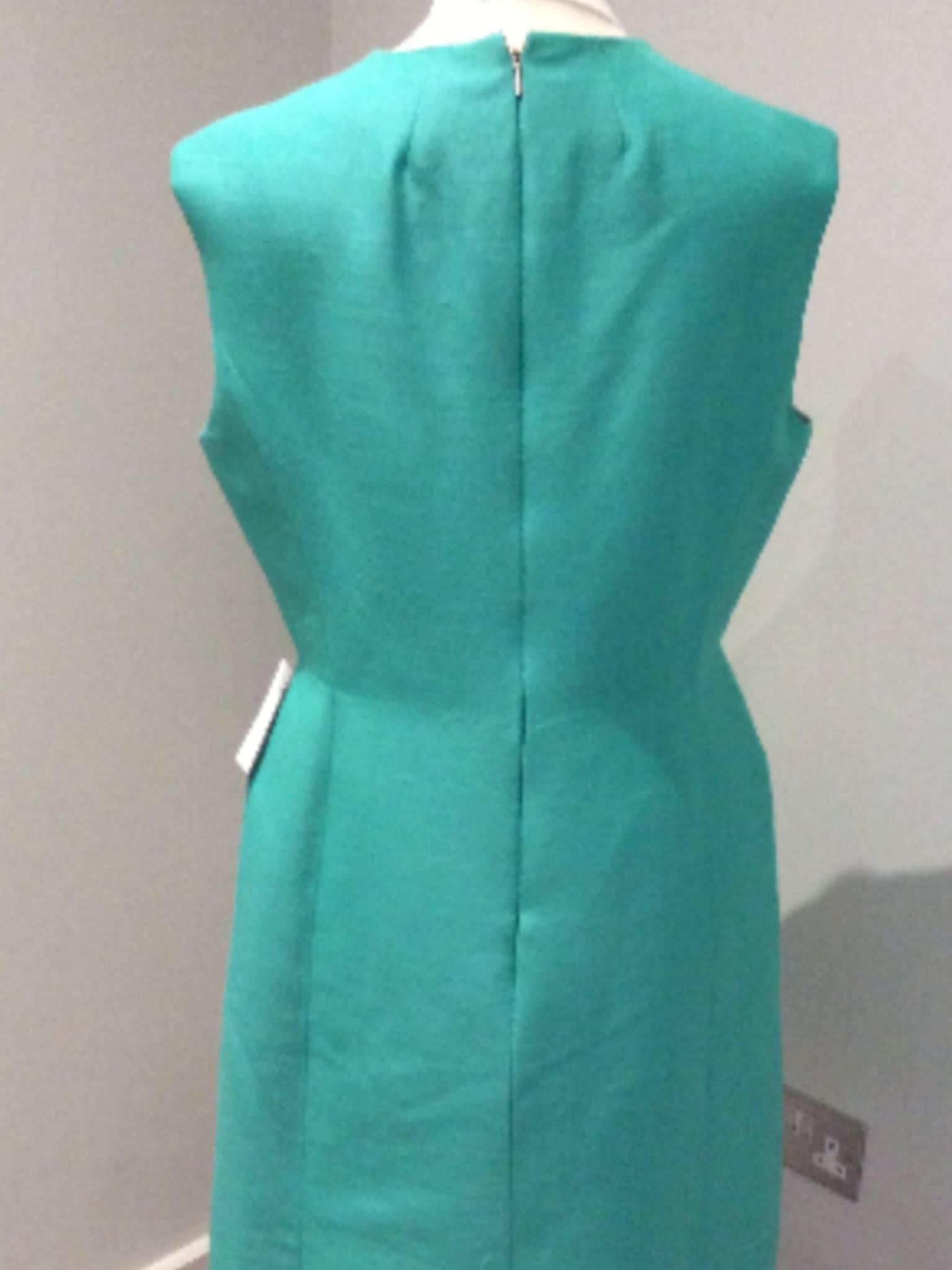 Vintage 1960’s Petite Francaise shift dress and jacket 
Measurements- dress, bust 100cm, waist 84cm, length (centre back) 98cm
Jacket - bust 104cm, waist90cm, length 39cm 
This is an approximate UK size 14
