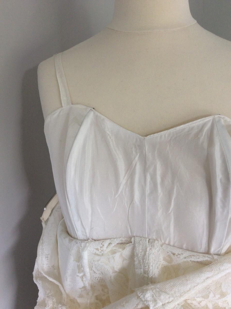 Vintage cream wedding gown For Sale 2