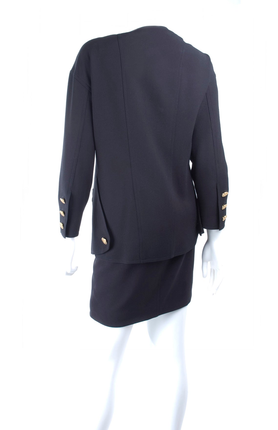 Vintage 1980s Chanel Suit Black with Gold Buttons In Excellent Condition For Sale In Hamburg, Deutschland