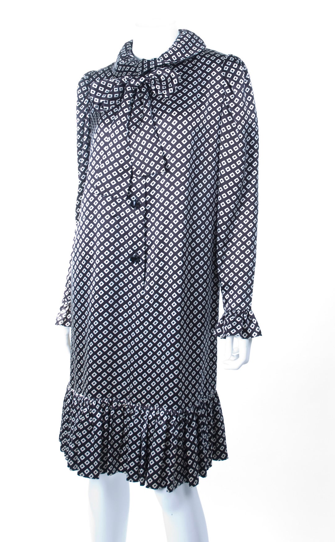 Vintage 1980s Givenchy Boutique Silk Satin Dress In Excellent Condition For Sale In Hamburg, Deutschland