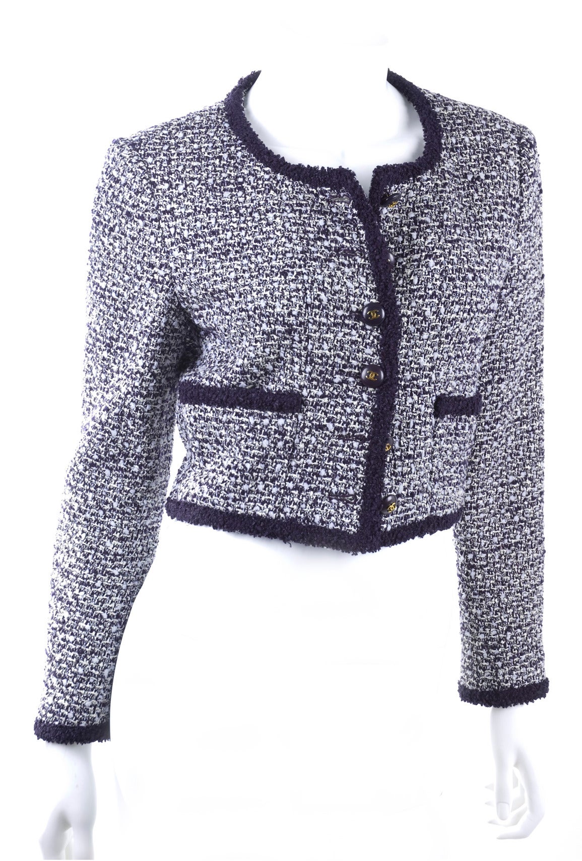 Chanel Cropped Jacket in Navy and Creme.
Size EU 36
Measurements:  coming soon
Length