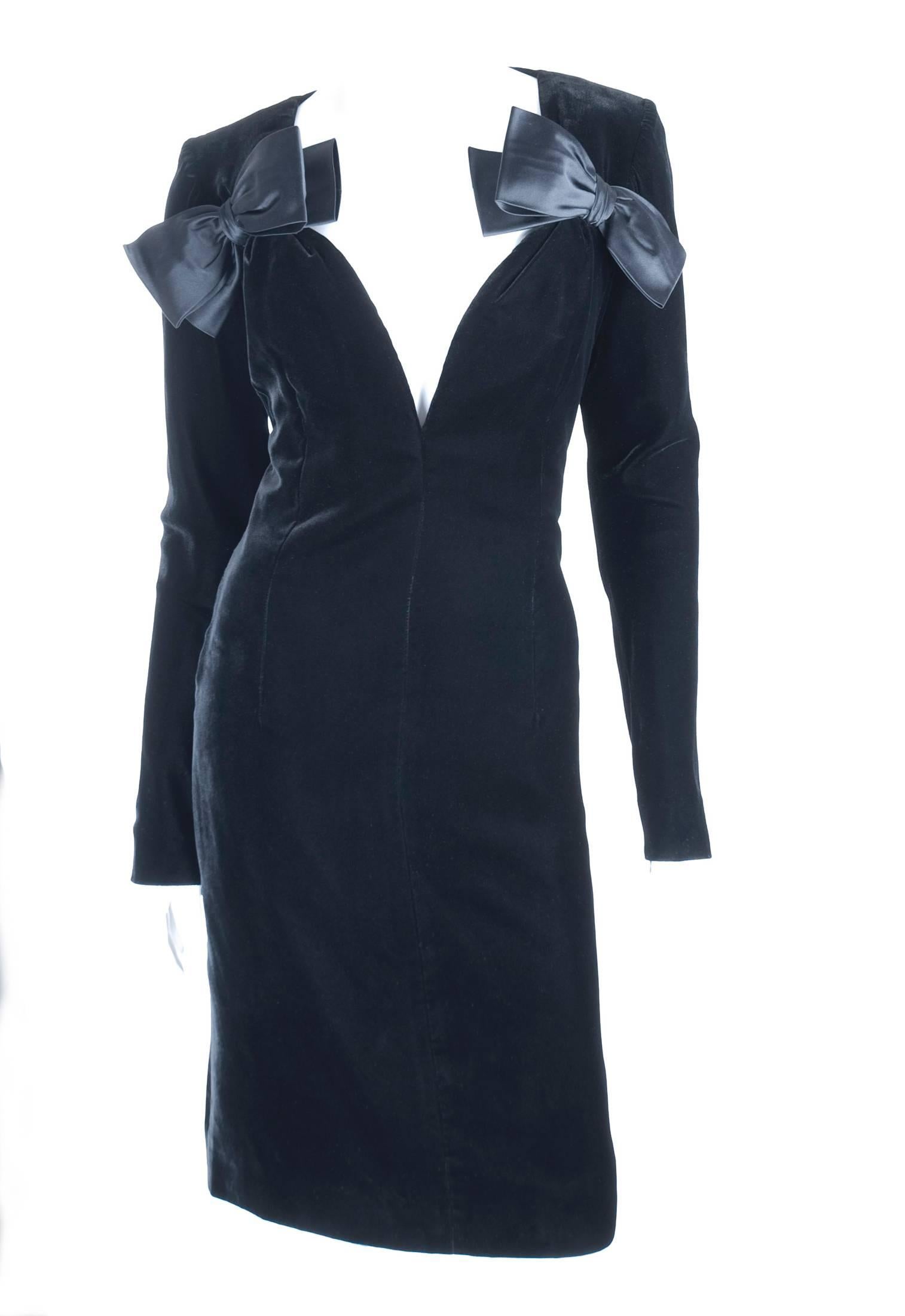 Vintage 80s Yves Saint Laurent Black Velvet Cocktail Dress In Excellent Condition For Sale In Hamburg, Deutschland