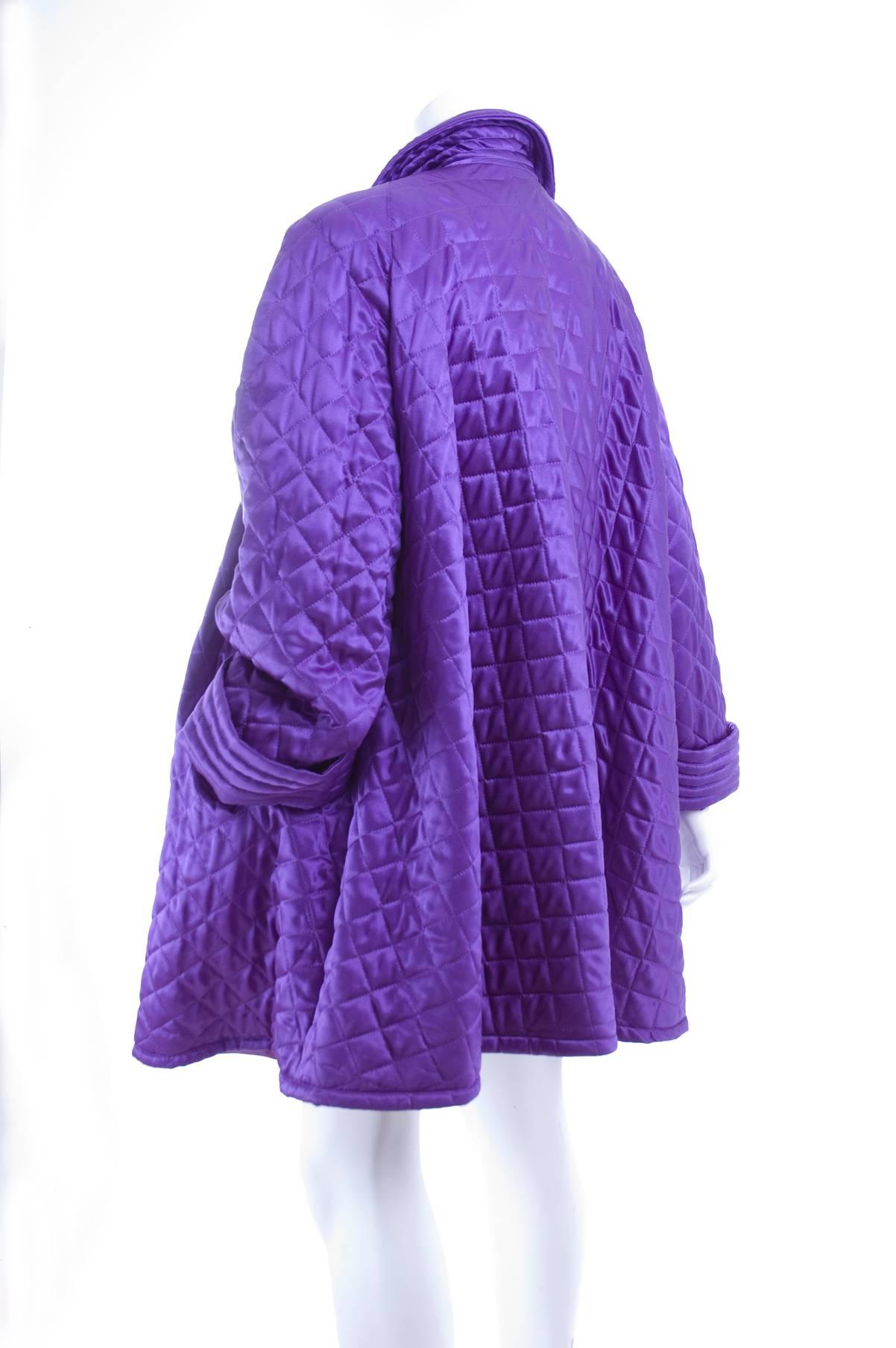 Valentino Quilted Silk Coat In Excellent Condition For Sale In Hamburg, Deutschland