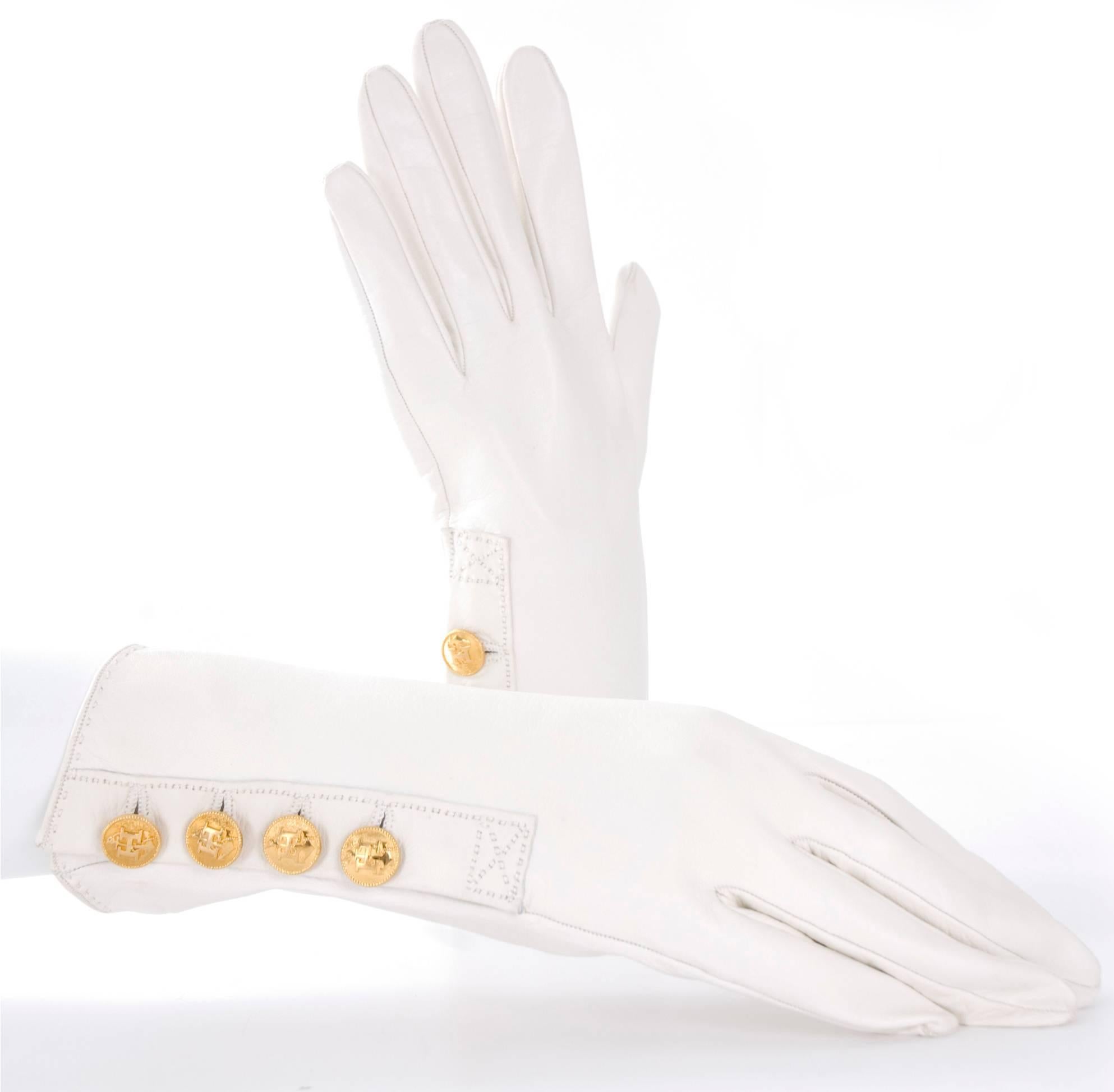 90's Hermes Leather Gloves - like new.
Wonderful white soft leather and gilded buttons with the H logo.
They have never been worn and in excellent condition. No stains or signs of wear at all. Anything dark in the pictures are shadows.
Size 7,5
