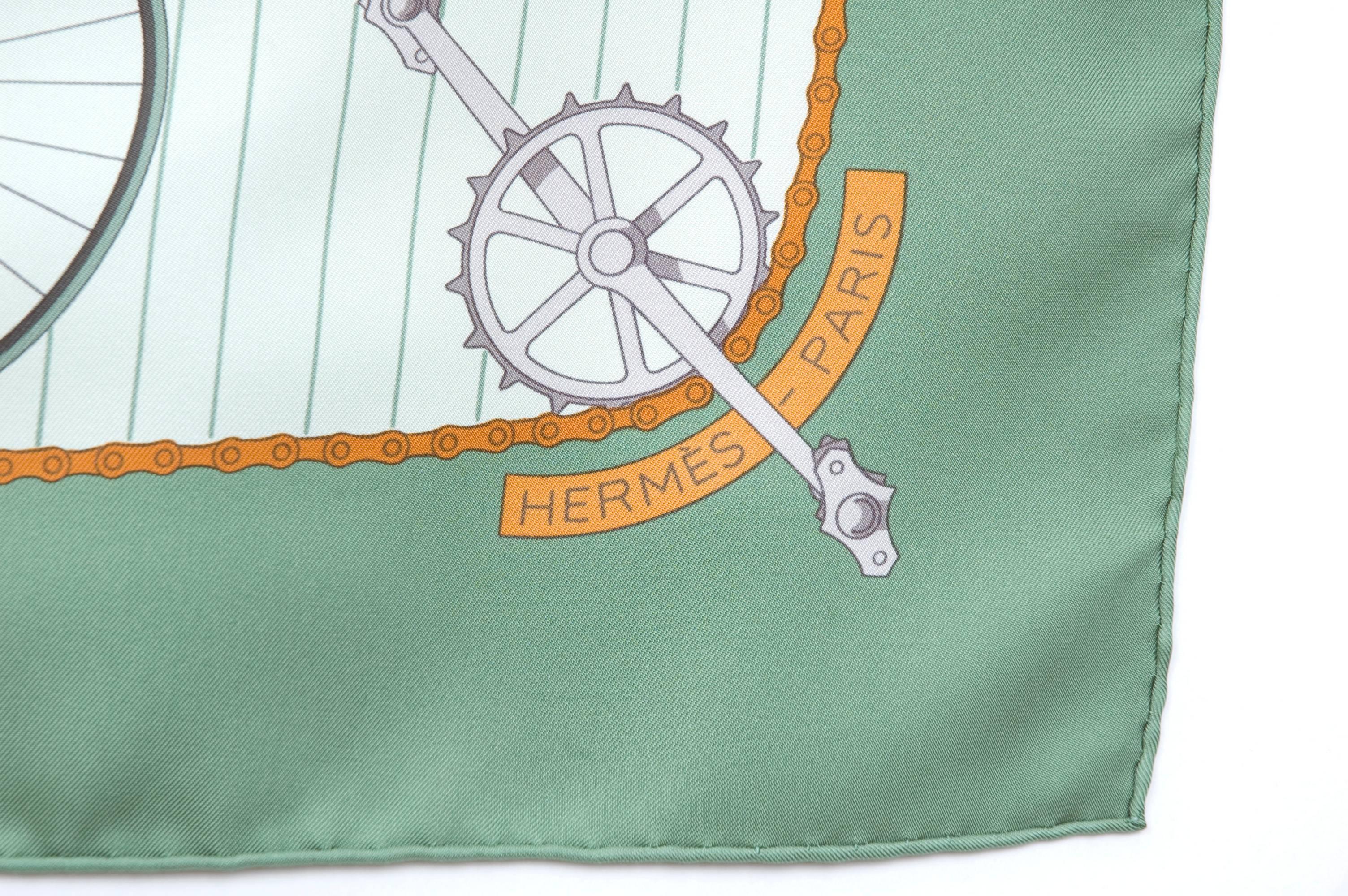 Hermes 1950s 'Les Becanes’ Hermes Silk Scarf In Excellent Condition In Hamburg, Deutschland