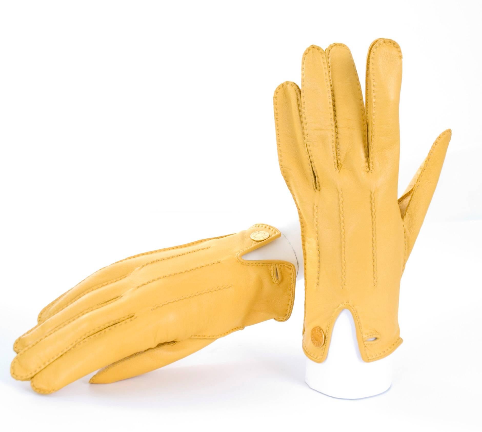90's Hermes Yellow Leather Gloves. In Excellent Condition For Sale In Hamburg, Deutschland