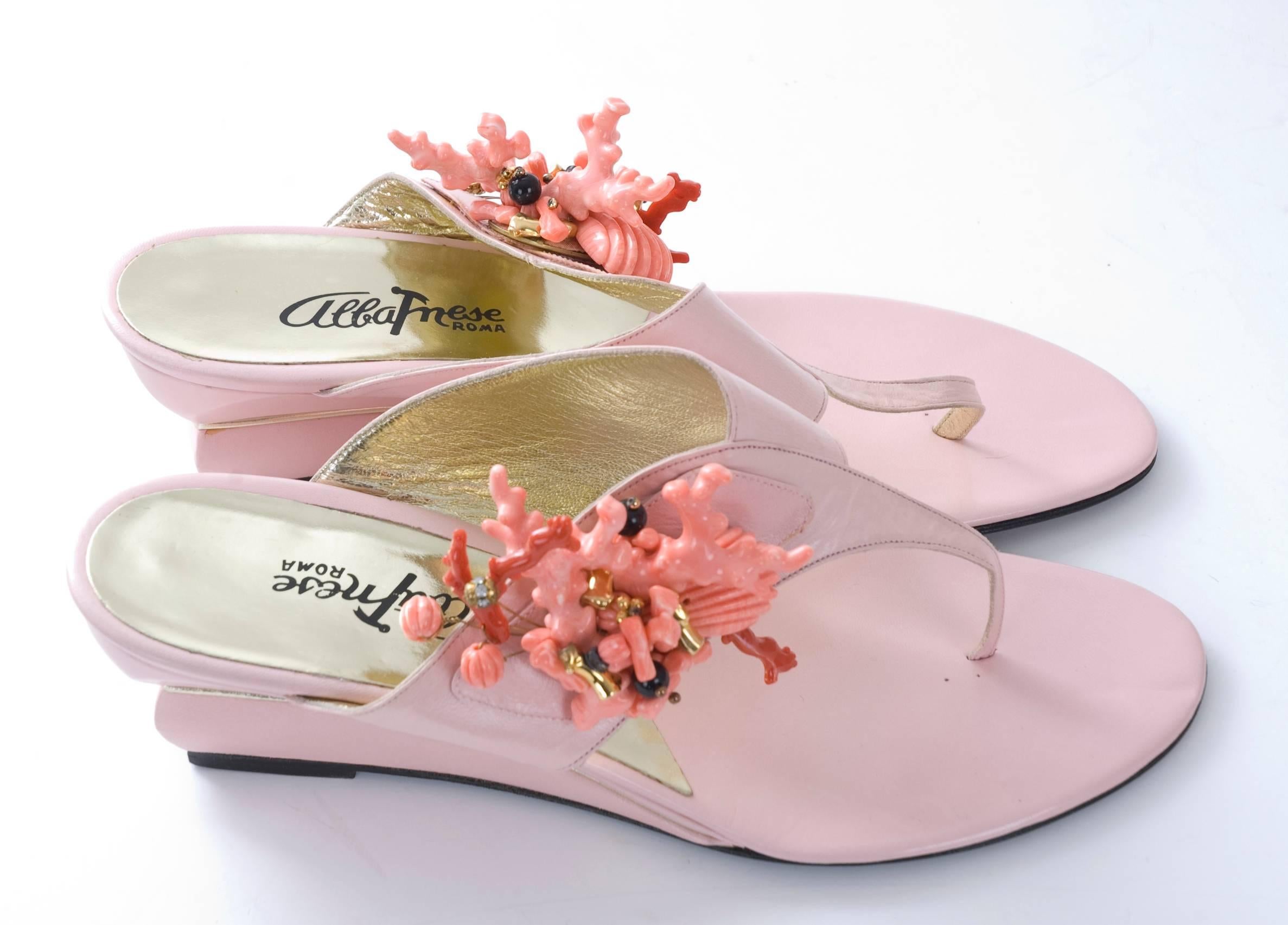 Vintage Unworn ALBANESE Sandals in Pink with Coral Branches Cluster In New Condition For Sale In Hamburg, Deutschland