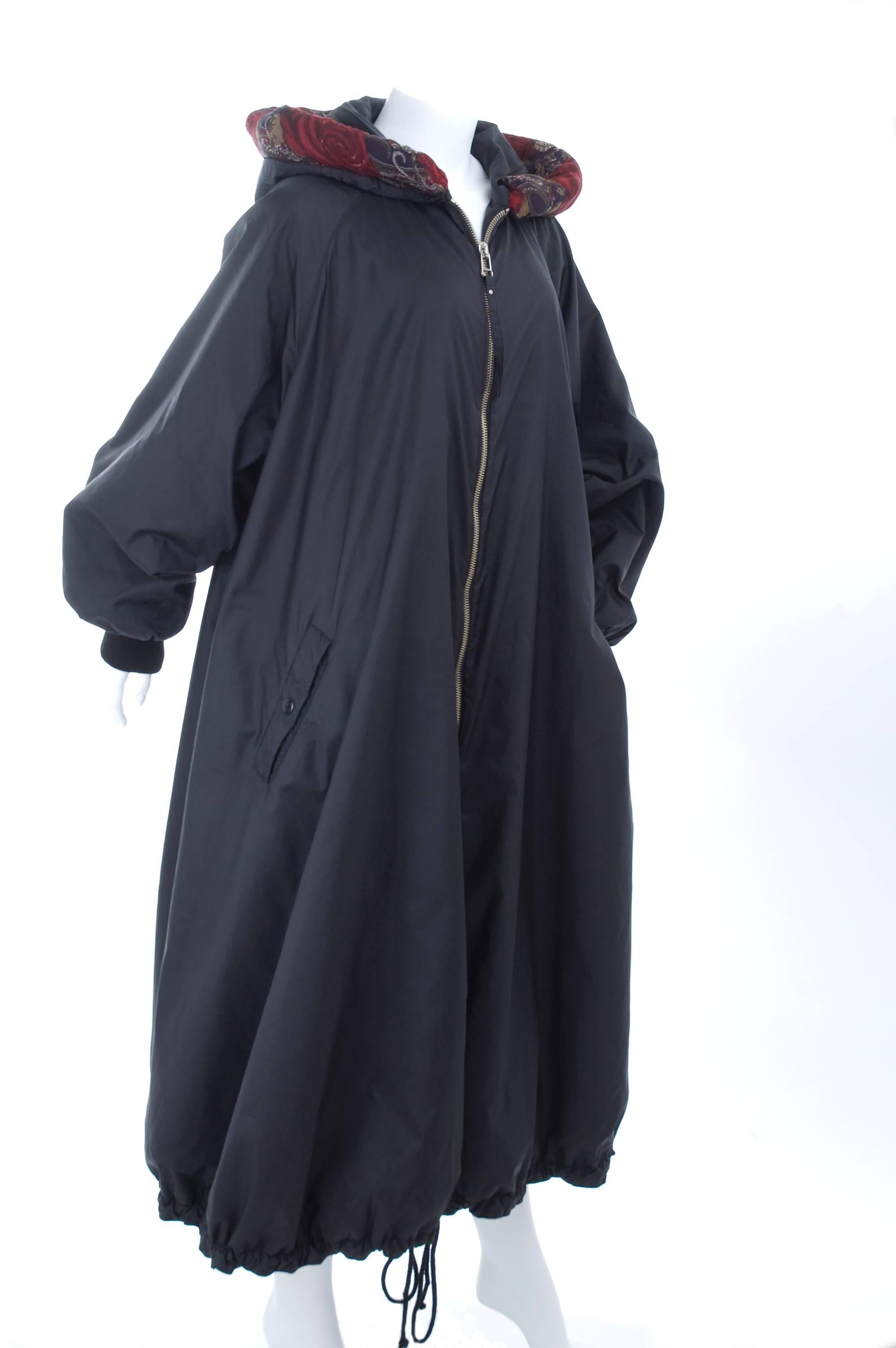 Vintage 90s Jean Paul Gaultier Femme balloon or swing puffer coat with hood in black. Long zipper as closure and side pockets with snap button.
100% Nylon.
Size US 8
Measurements:
Length 48