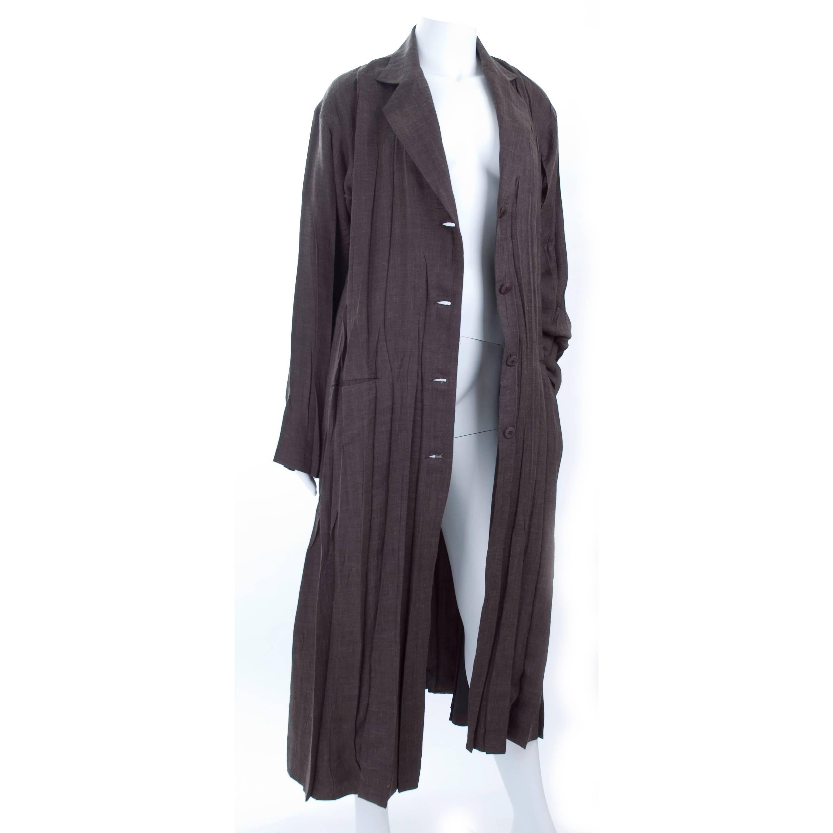 Vintage 1990's Issey Miyake pleated coat in charcoal, lightweight and fully lined.
Size 3
100% Polyester
Execellent condition - no flaws to mention
Measurements:
Length 50 - bust 42 inches