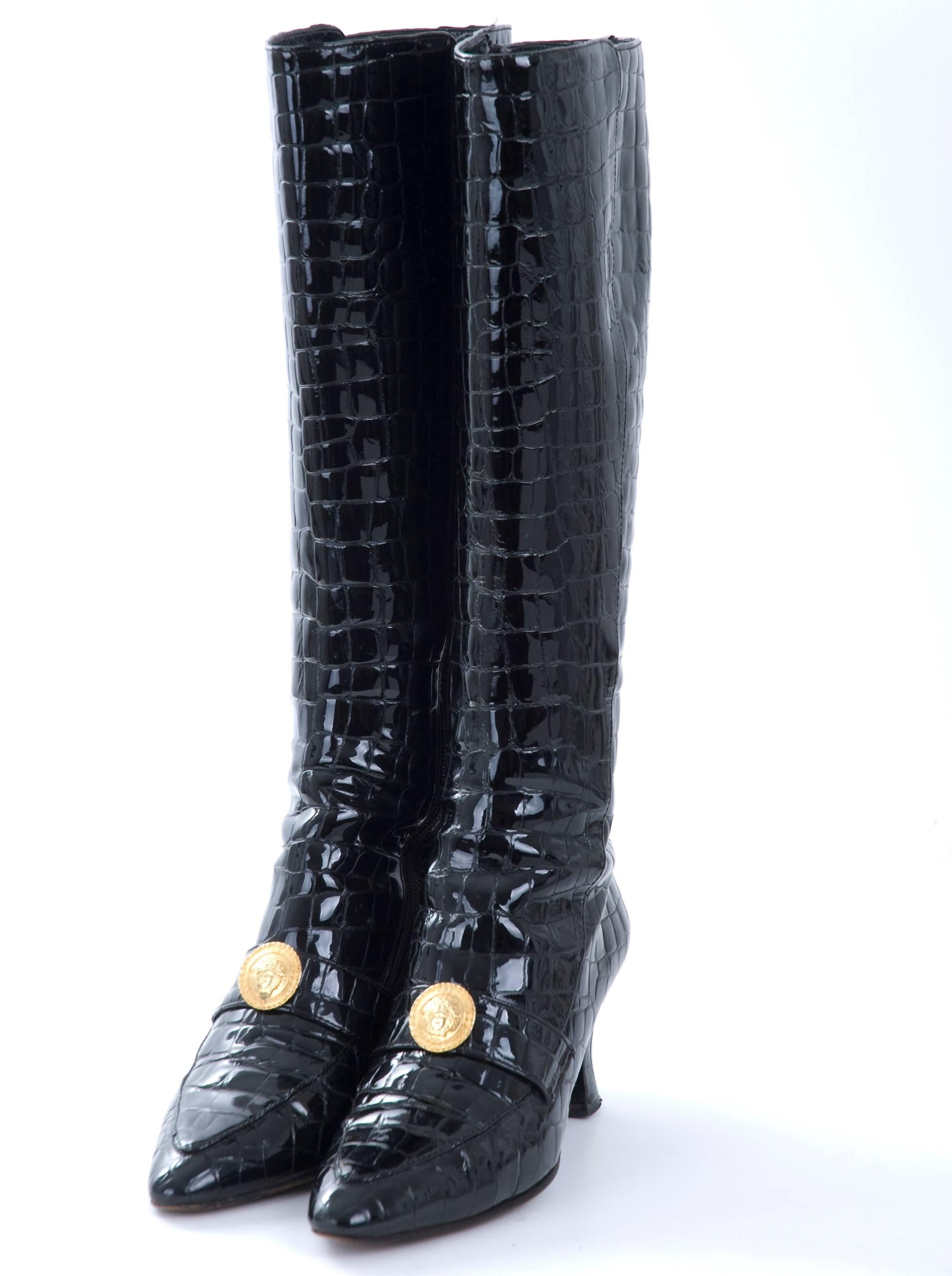 Vintage Gianni Versace crocodile pattern leather boots with gilded medusa buckle. The boots have been used but the have no scratches, just the botton shows signs of use. Please see pictures.
Size 36,5 EU = 6.5 US