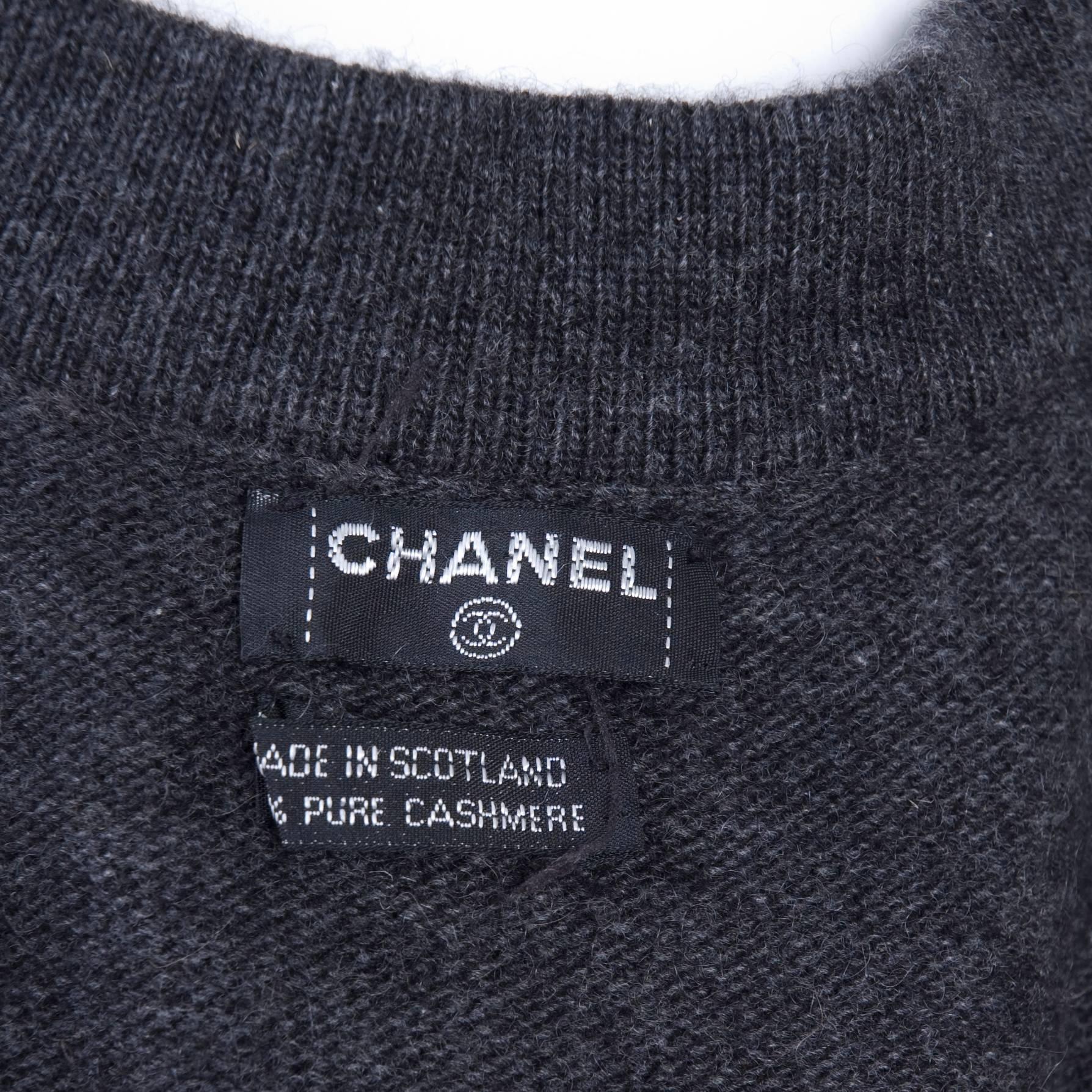 CHANEL Grey Cashmere Knit Cape For Sale 1
