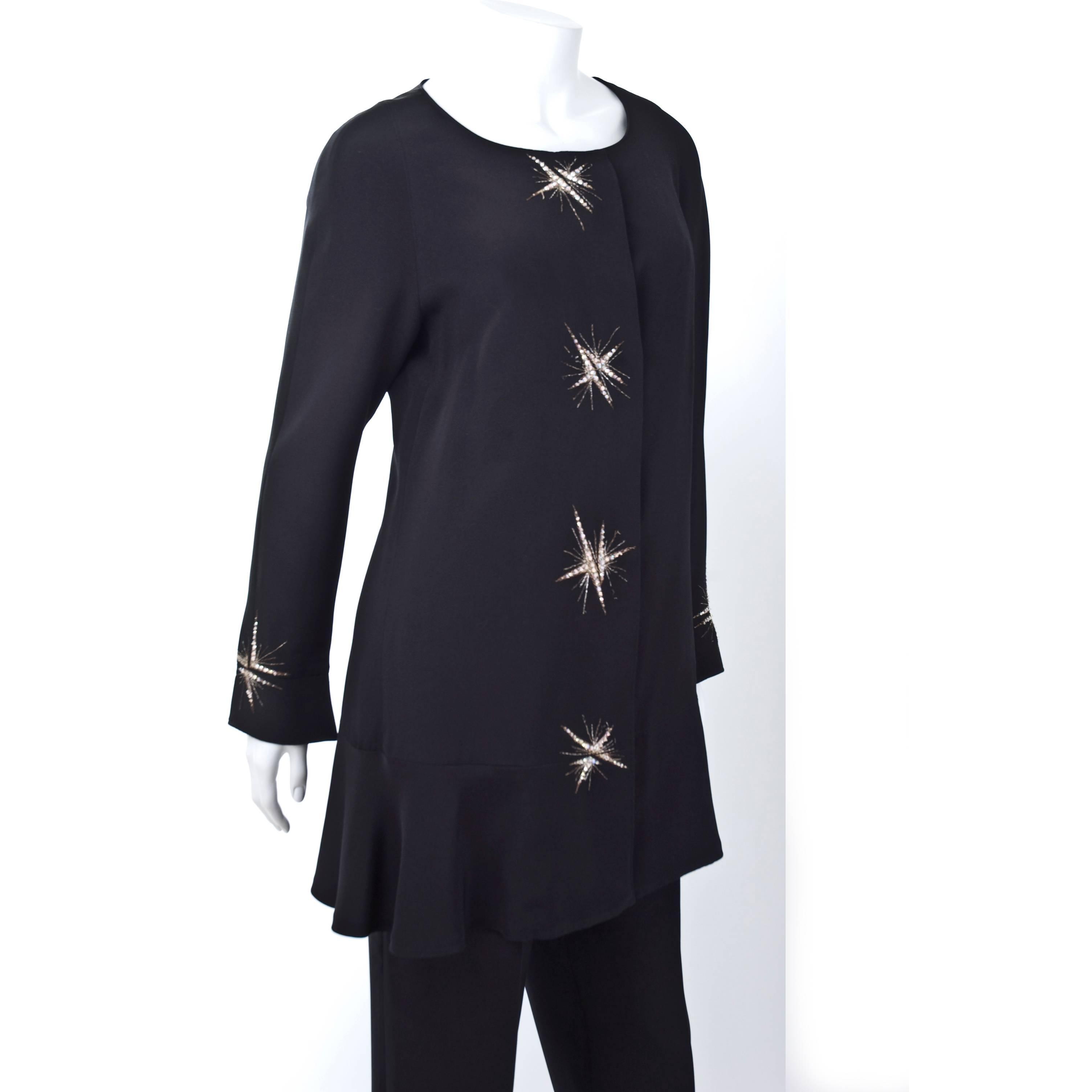 80s Chloe Black Evening Suit with Star Embroidery.
The jacket closure with snap buttons. The pant with turnups and elastic waist band.
Material is viscose.
Very good codition and has been dry cleaned.
Size label is missing - about 8 US Please see