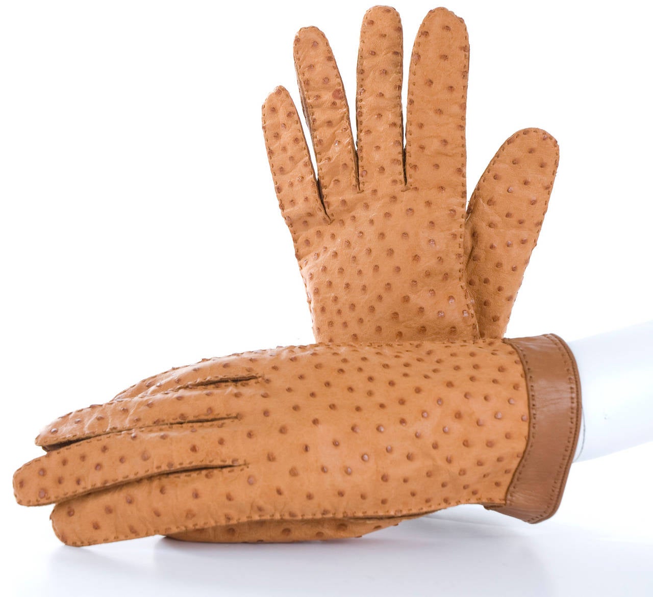 Vintage Hermes Gloves in combination of Leather and Ostrich Leather.
Never used - in perfect condition.
Size 7.5