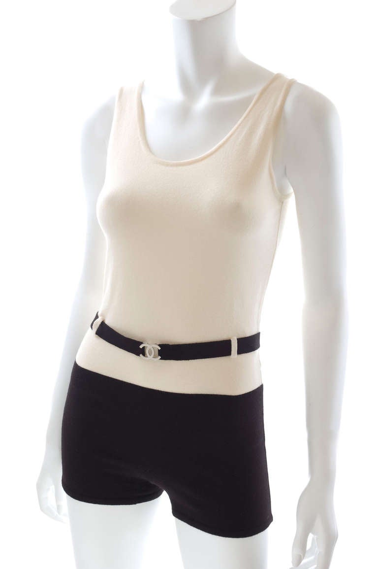 1998 Chanel Boutique Knit Swimsuit.
Black and ivory, belt with a silver CC buckle.
From the 1998 collection.
Excellent condition
Size 38 EU

Overseas shipping with FedEx - or contact me for you own shipping wishes.
Return Policy:
Return