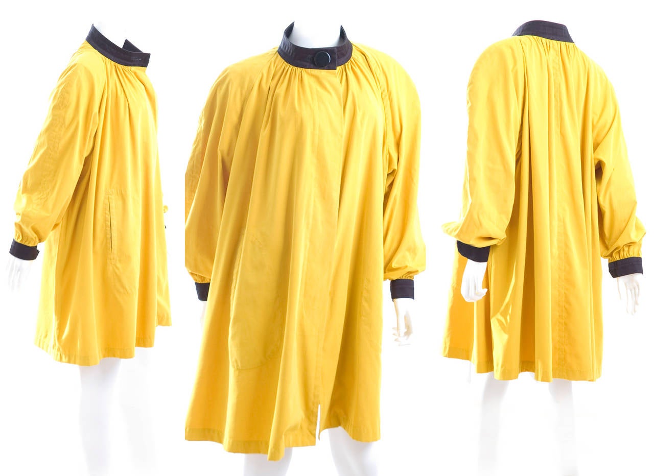 Yves Saint Laurent  Summer Coat in Yellow with Black Trim.
Size label is missing - about 40 EU
Excellent condition

Measurements:
Length 36