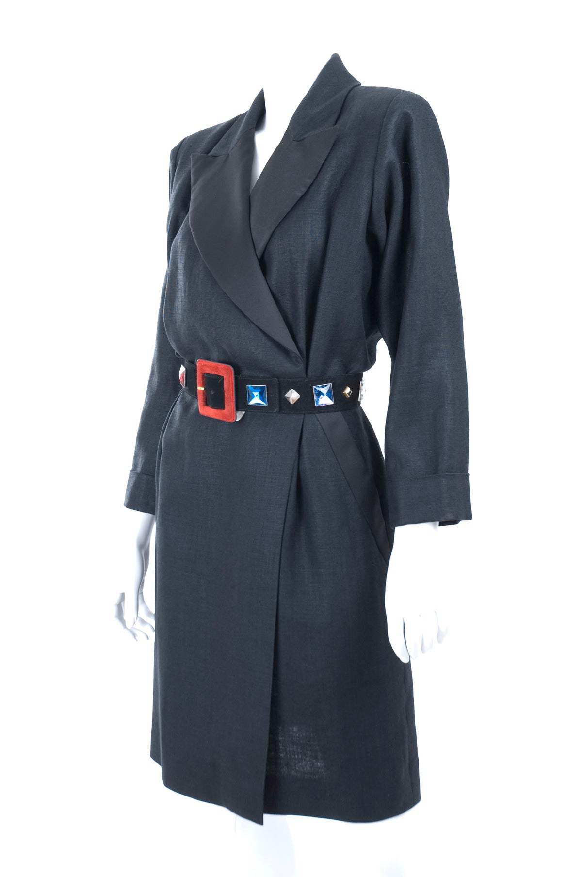 90s Vintage Yves Saint Laurent Tuxedo Black Linen Wrap Dress with Belt In Excellent Condition For Sale In Hamburg, Deutschland