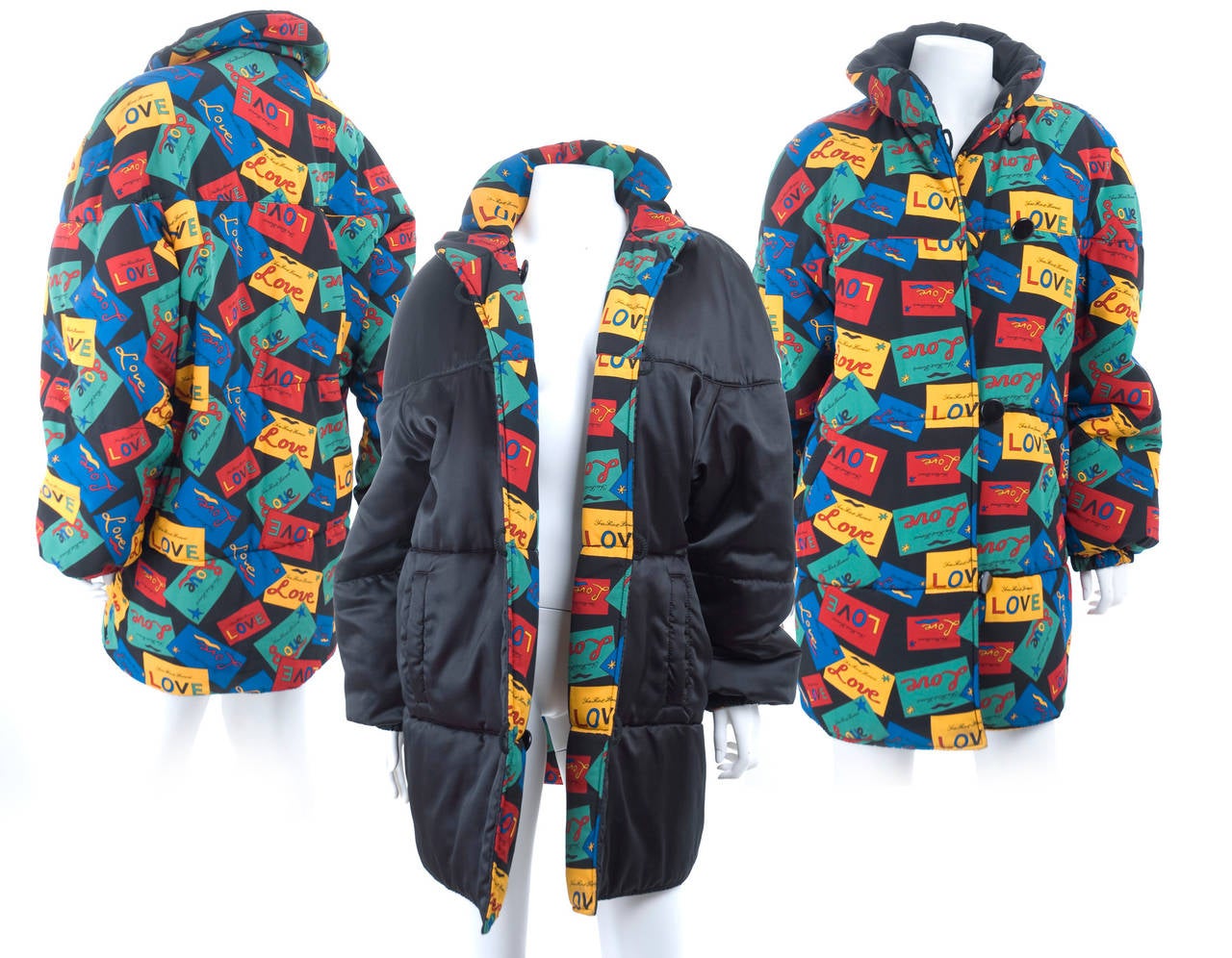 1990 Yves Saint Laurent Reversible LOVE Puffer Jacket.
Colorful print on one side and black on the other.
From the YSL Variation line in excellent condition.
Size M 
Measurements:
Length 33