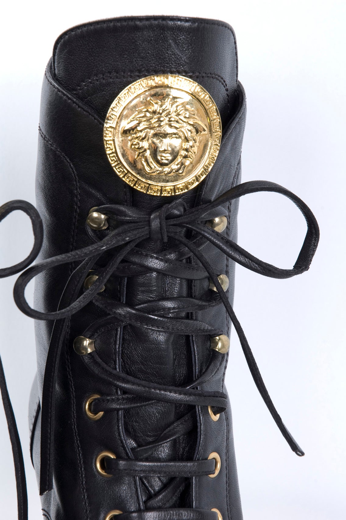 Vintage Gianni Versace black lace-up leather boots with large gilded Medusa.
From ca. 1980 
Worn once for a few hours - Excellent Condition.
Size 39.5 EU - 9.5 US