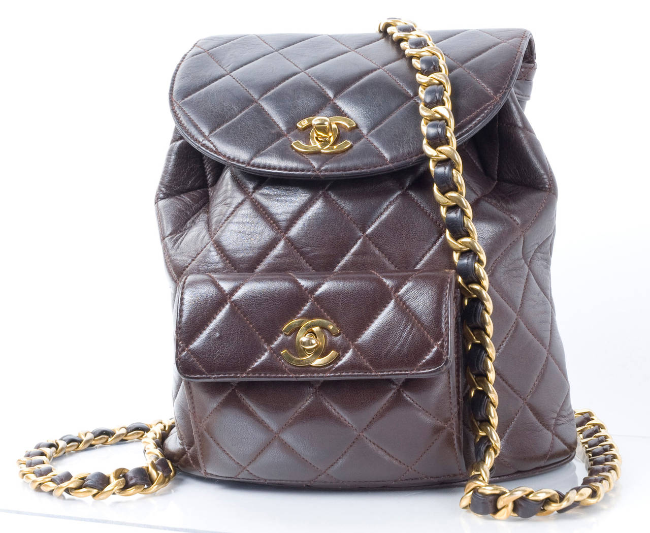 Chanel Brown Calf-Leather Backpack.
Gold hardware.
Size medium
Measurements:
Height 25 cm - 10