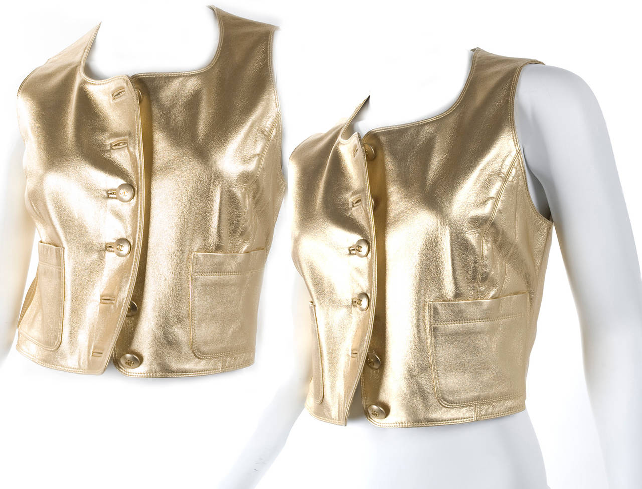 80's Chanel Leather Vest in Gold Lambskin.
Like new condition 
Size label missing about 36 EU - 4 to 6 US
Measurements:
Length 40.5 cm-  16.5