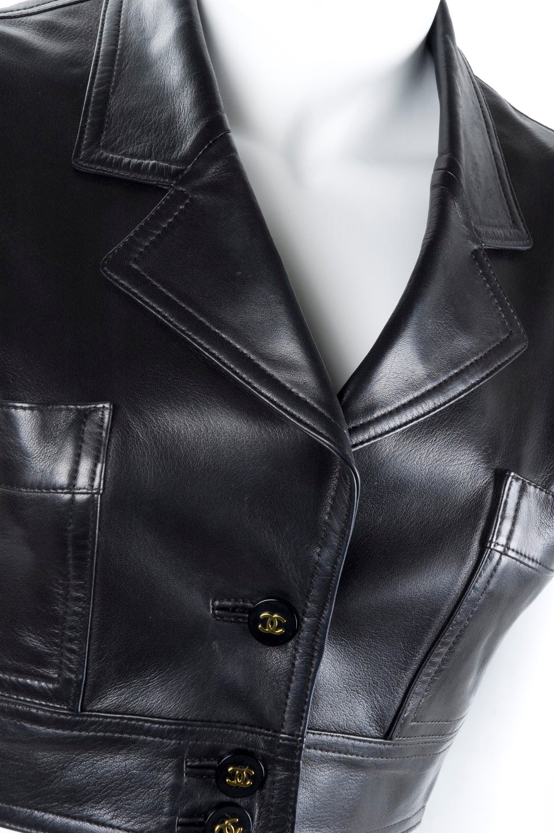 Rare 1995 Chanel Cropped Black Leather Vest In Excellent Condition In Hamburg, Deutschland
