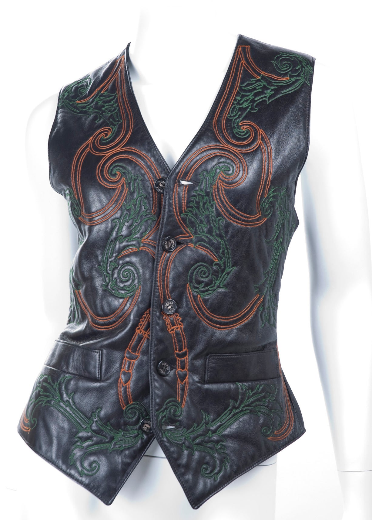 90's Hermes Embroidered Leather Vest.
Black leather back and front, embroidery in bottle green and orange.
Size 46 EU

Mesurement:
Bust 36 inches - 91 cm