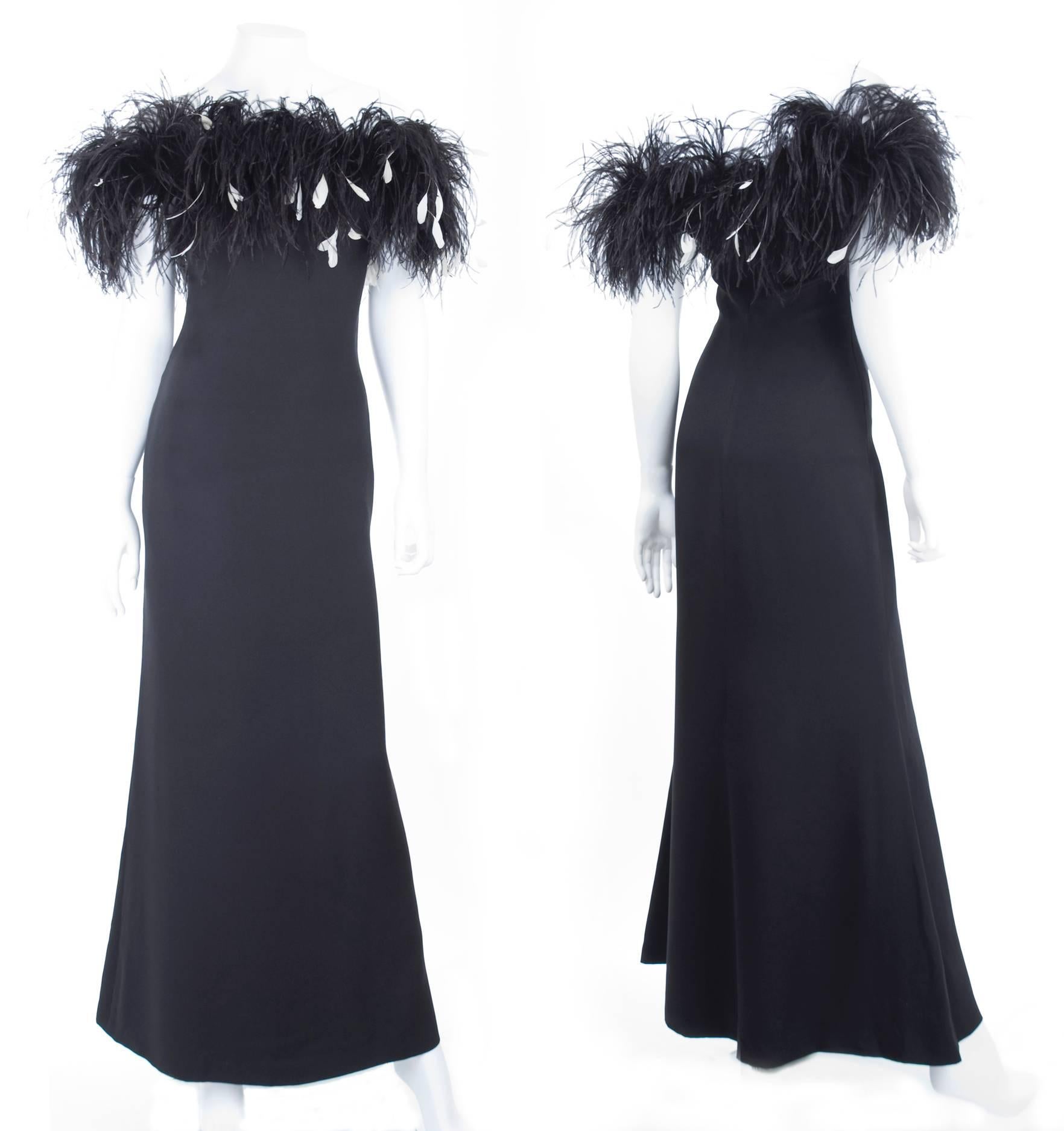 90s Yves Saint Laurent black silk gown with black and white feathers.
Side zipper. Size 38 EU
Excellent condition.
Measurement:
Length 57