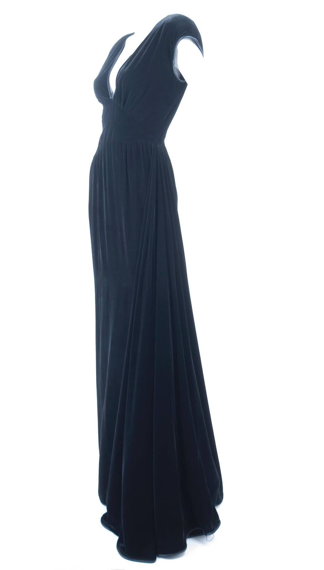 1980 Valentino Black Velvet Evening Gown In Excellent Condition For Sale In Hamburg, Deutschland